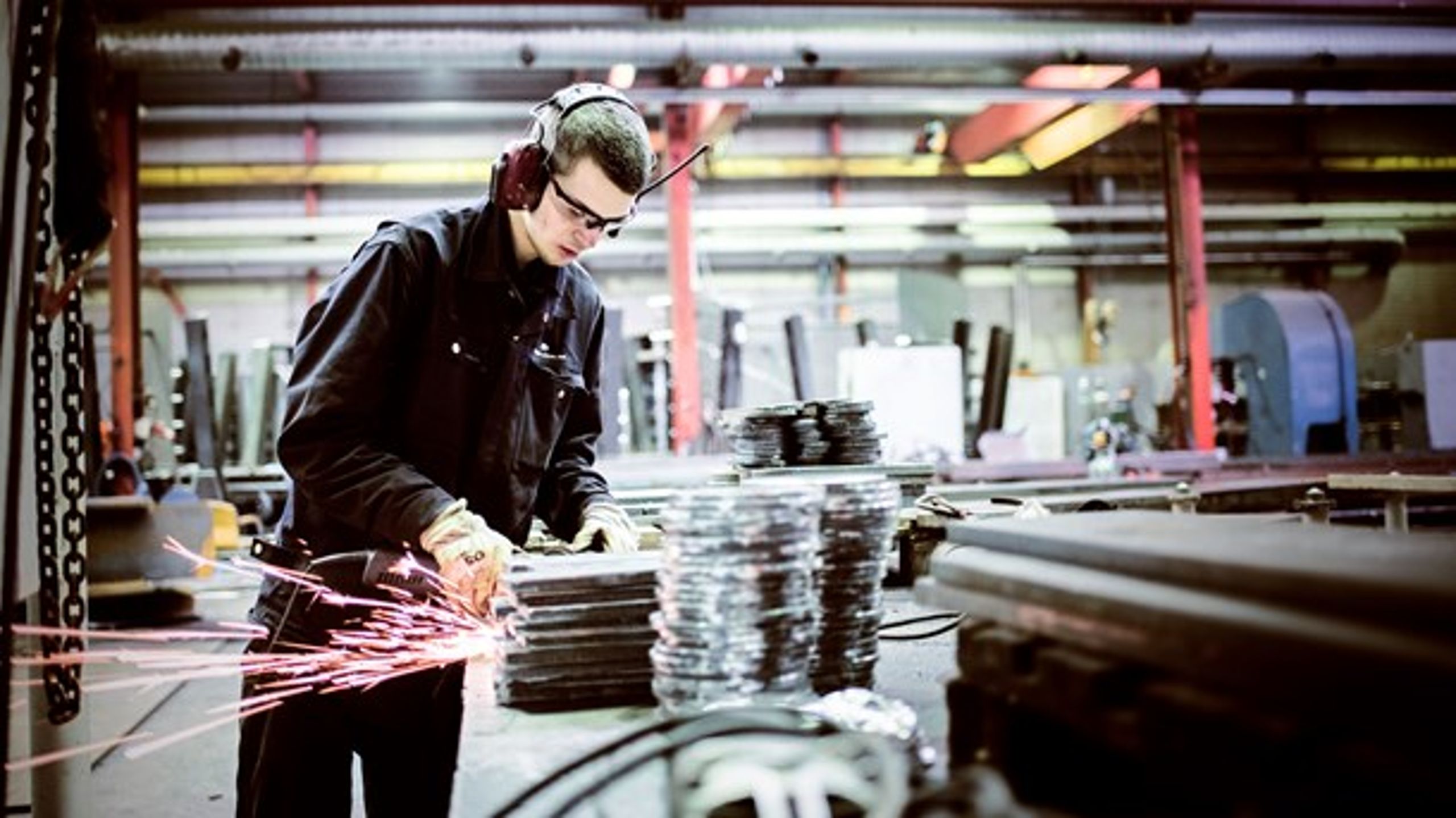 Siden 2012 har det været forbudt at ryge på uddannelsesinstitutioner, hvor der går unge under 18 år. Erhvervsskolerne har hidtil været undtaget.