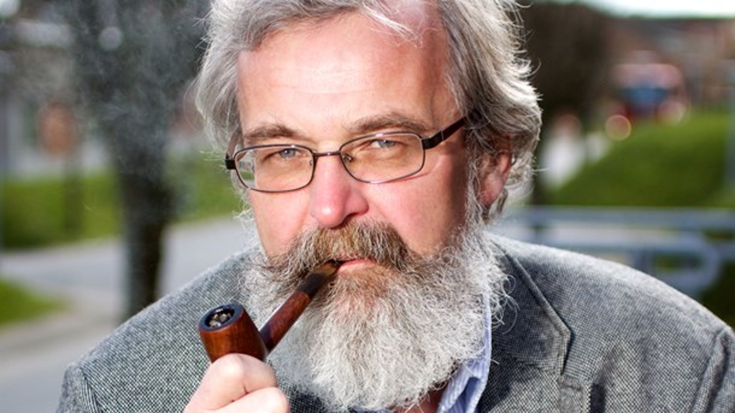 Forbedring af danske kommuneveje vil lette danskernes hverdag, mener Lars Bolet, forsker i trafik på Aalborg Universitet. <br>