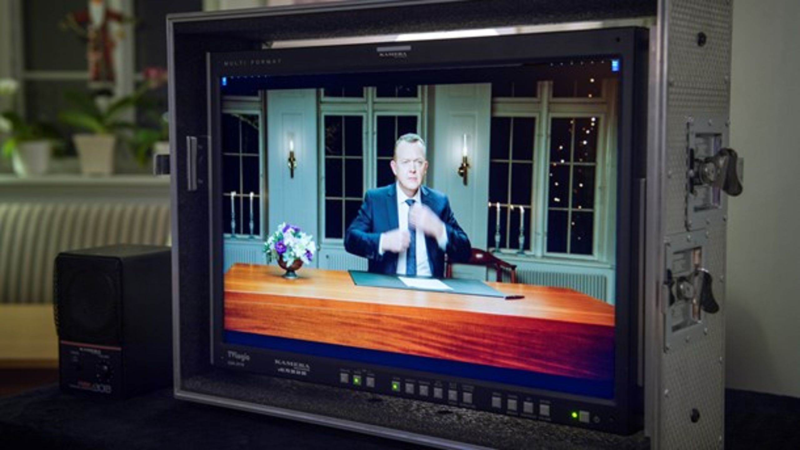 Statsminister Lars Løkke Rasmussen (V) gør sig klar til optagelse af nytårstalen 2016.