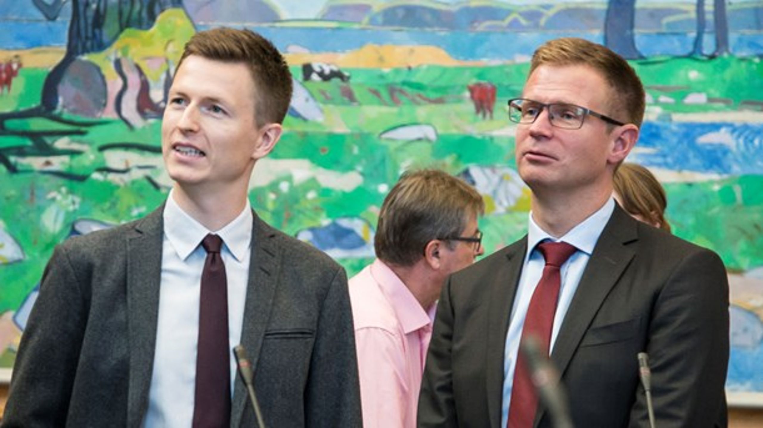 Socialdemokratiets skatteordfører Jesper Petersen og erhvervsordfører Benny Engelbrecht understregede allerede i november, at der skal landes en skatteaftale, før et nyt vurderingssystem stemmes igennem Folketinget. <br>