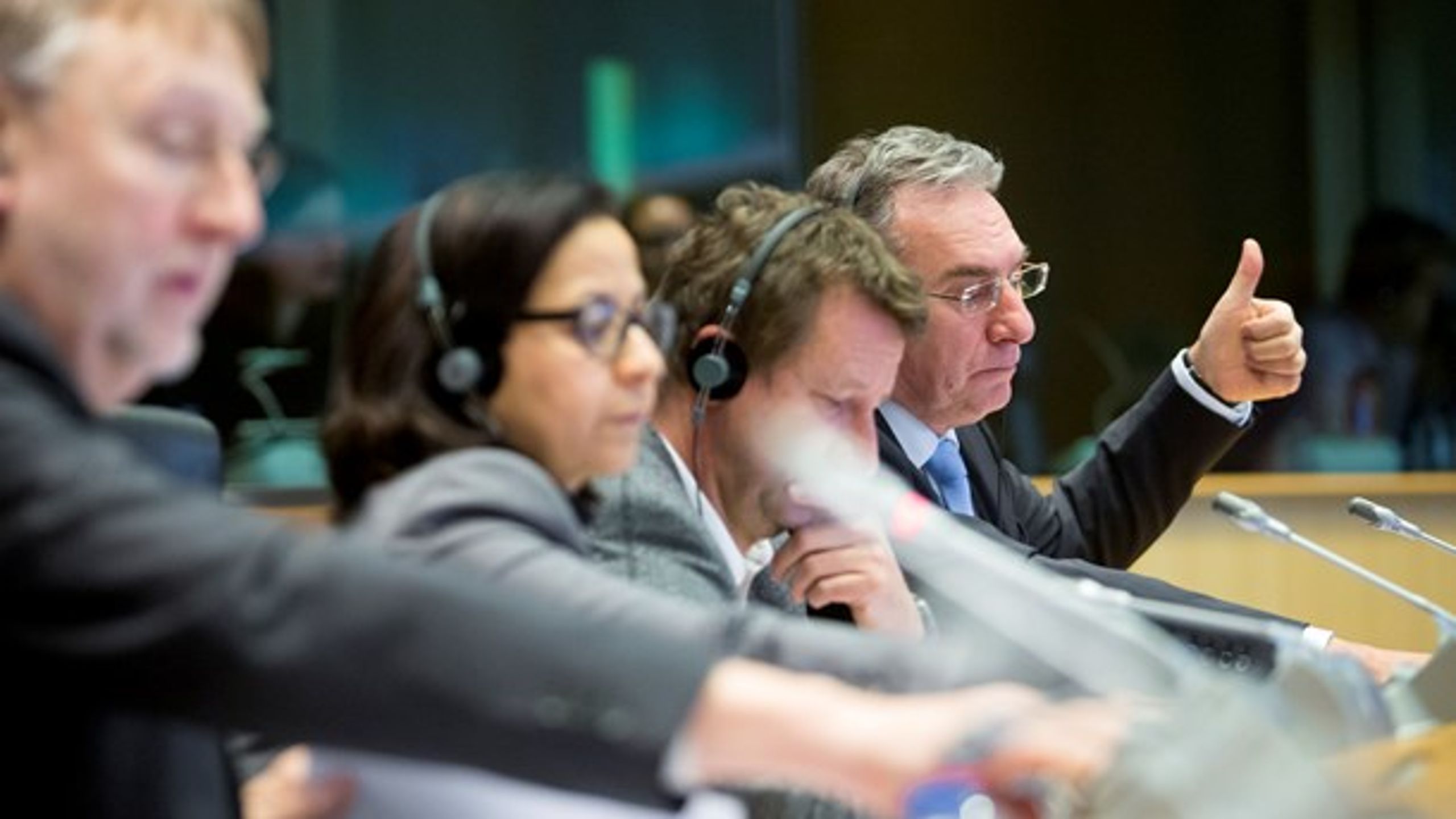 Et flertal i Europa-Parlamentets udvalg for international handel gav tirsdag grønt lys til at&nbsp;EU's frihandelsaftale med Canada kan træde i kraft.