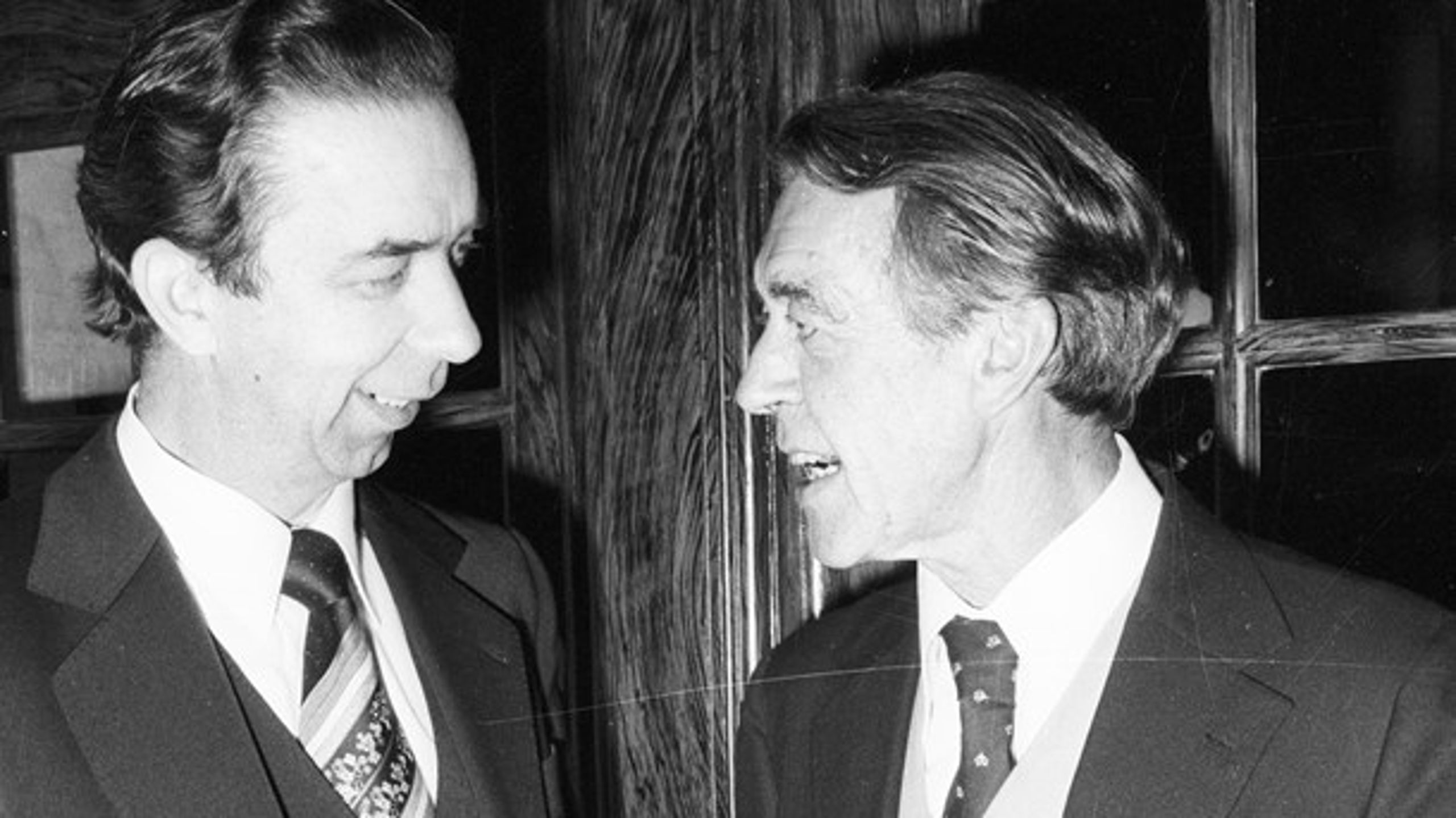Niels Anker Kofoed (V) var landbrugsminister i den omstridte periode i 1980'erne, hvor midler i landbrugets fonde blev håndteret på en måde, der blev genstand for en kommissionsdomstol. Her ses han sammen med mangeårig justitsminister Erik Ninn-Hansen (K).