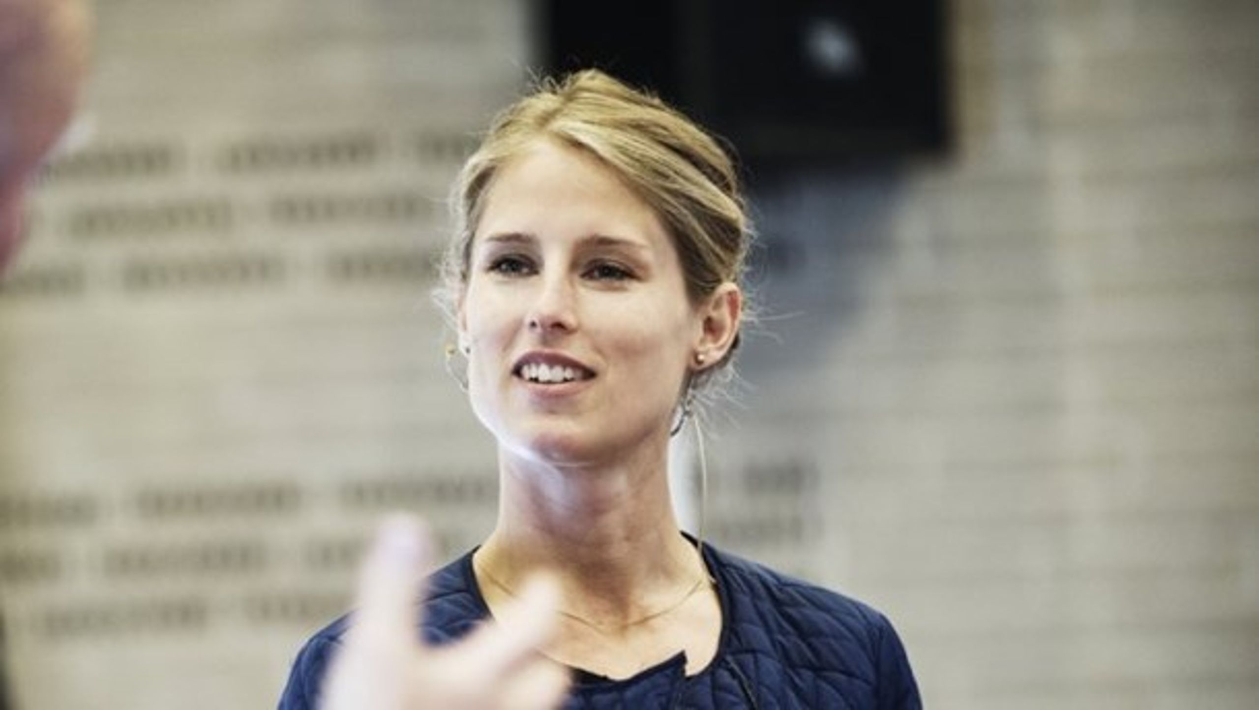 Hanna Line Jakobsen fra Røde Kors fortæller om sin gode erfaring med at få kommuner og frivillige til at indgå i tæt samarbejde for at hjælpe udsatte.