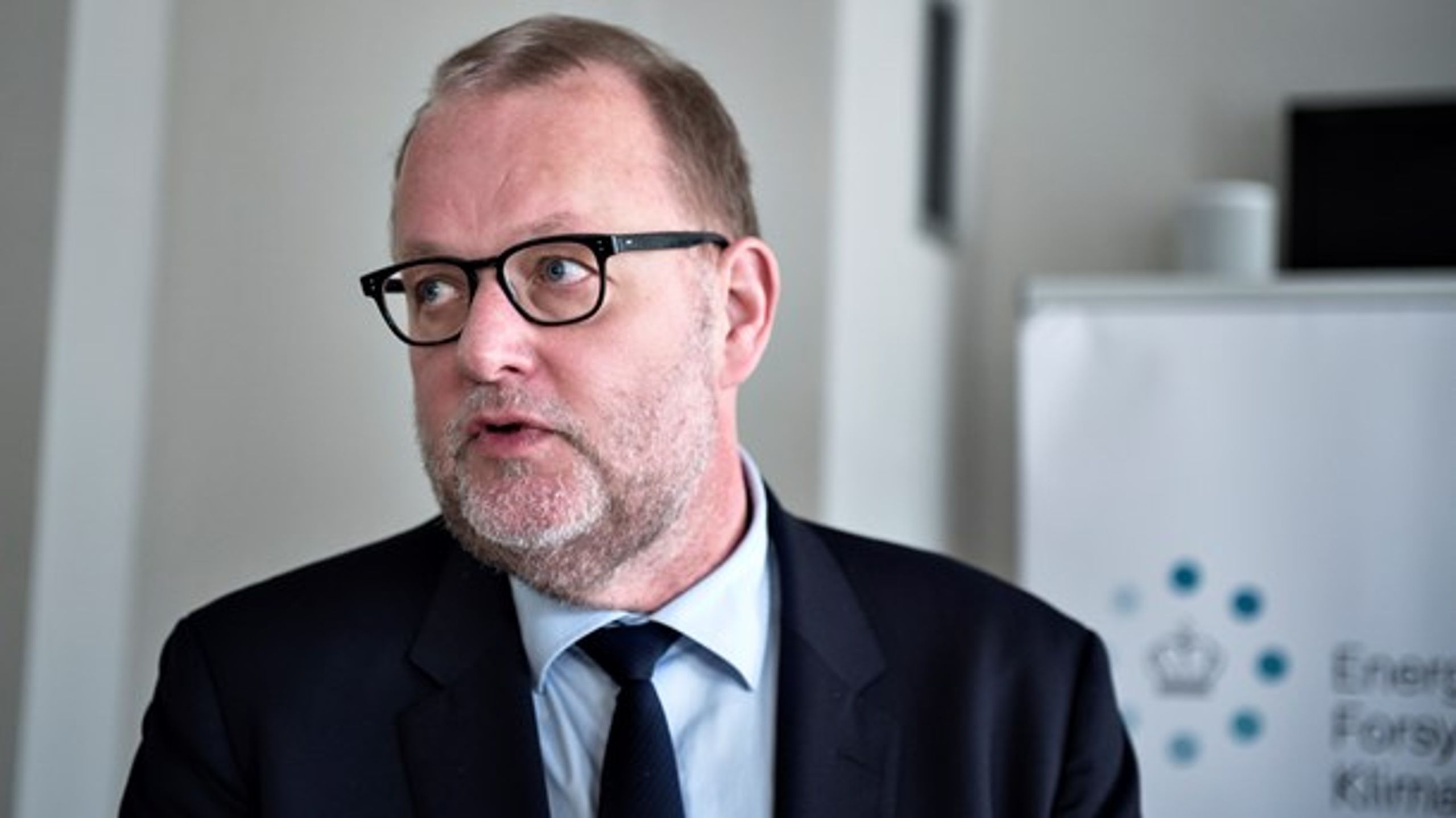 Det er&nbsp;klart, at jo mere CO2 man skal reducere, jo dyrere bliver det, siger klimaminister Lars Chr. Lilleholt (V).