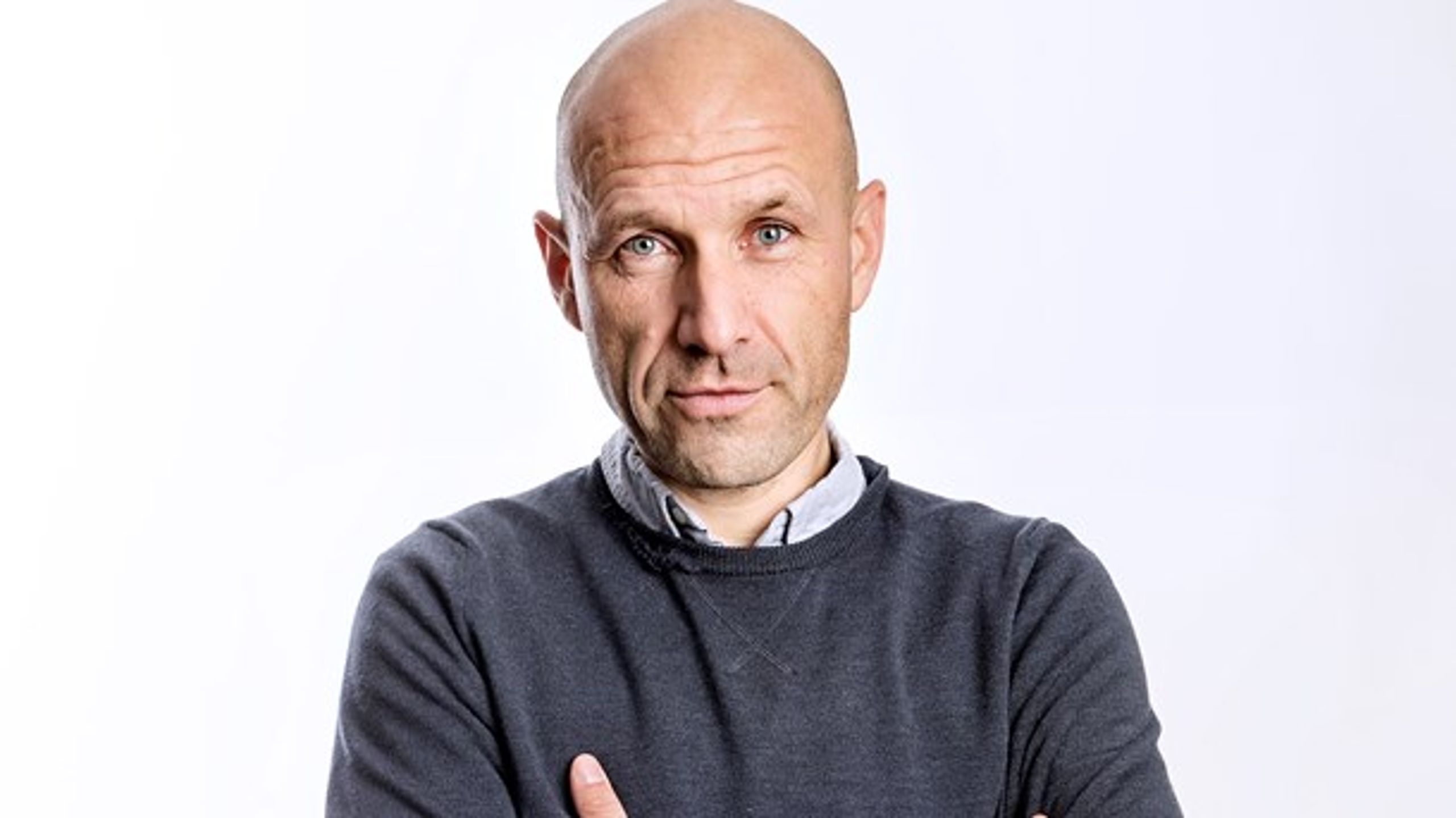 Adam Holm (billedet) sætter spot på Europas tilstand gennem en række tankevækkende interviews med yderst relevante, europæiske intellektuelle, skriver Per Stig Møller.&nbsp;