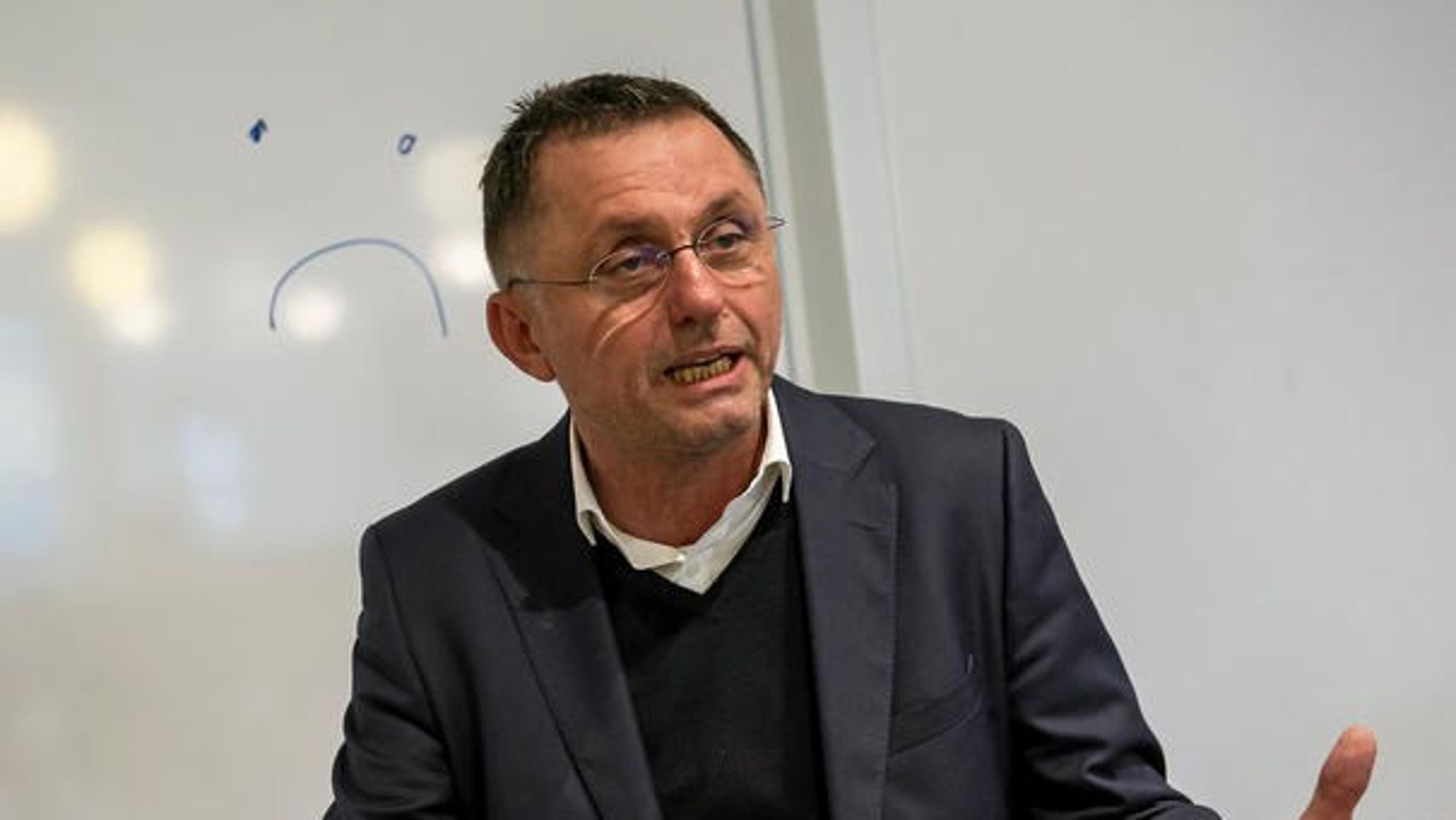 "Socialdemokratiet sender i denne sag på samme frekvens som DF, Radikale og SF – men også som en lang række Venstre-borgmestre," skriver Gert Møller.&nbsp;