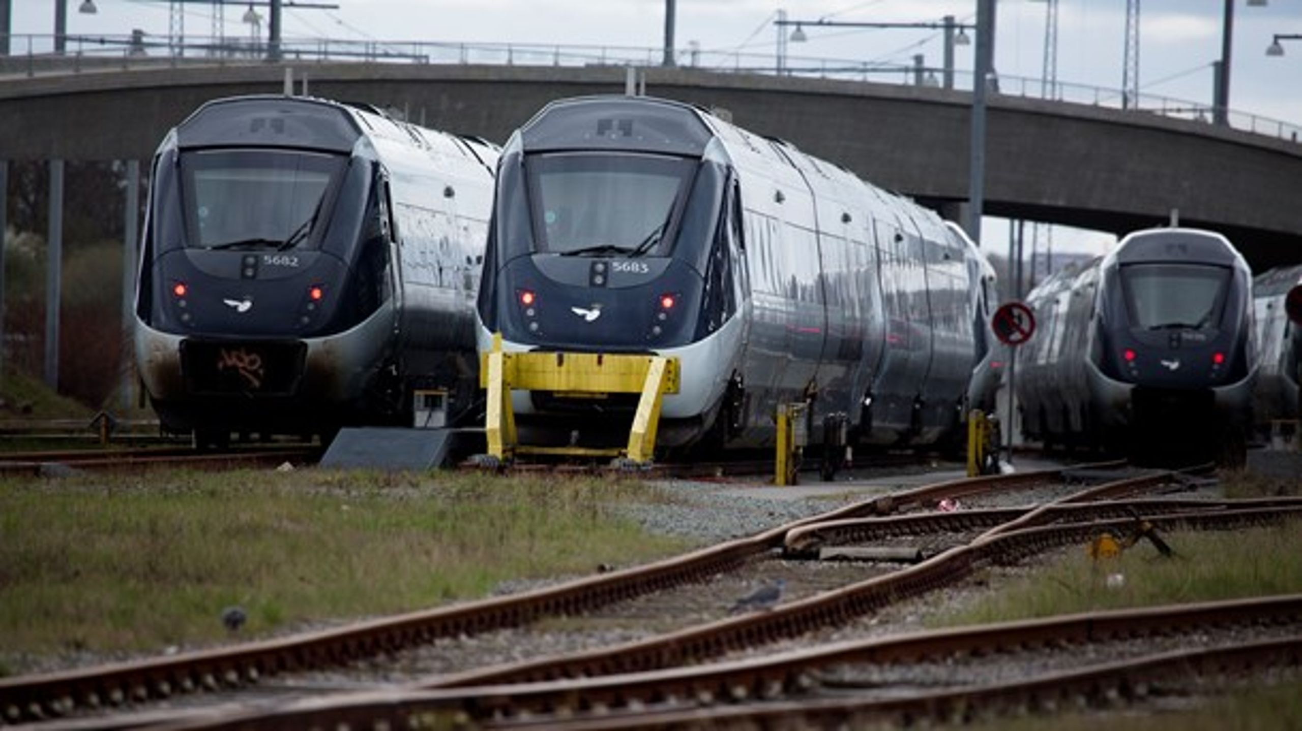 Ved at samle jernbanedriften et sted, nemlig hos DSB, vil driften blive&nbsp;enklere, mere robust og meget billigere, skriver Henrik Horup.