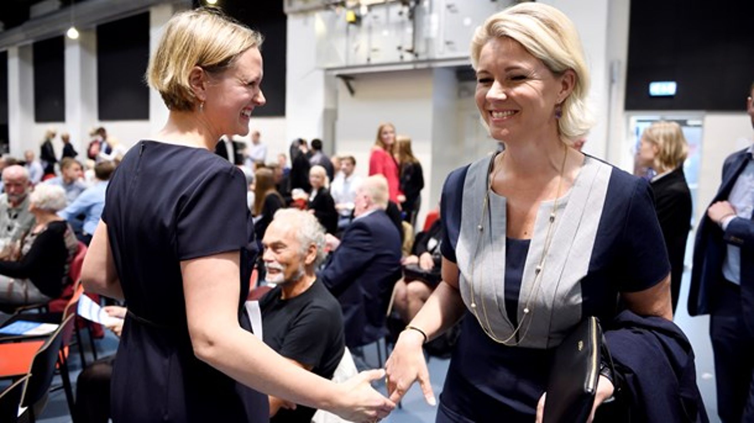 V-politikerne Pia Allerslev (th.) og&nbsp;Cecilia Lonning-Skovgaard (tv.) er dybt uenige om linjen over for nogle af&nbsp;hovedstadens folkeskoler.<br>