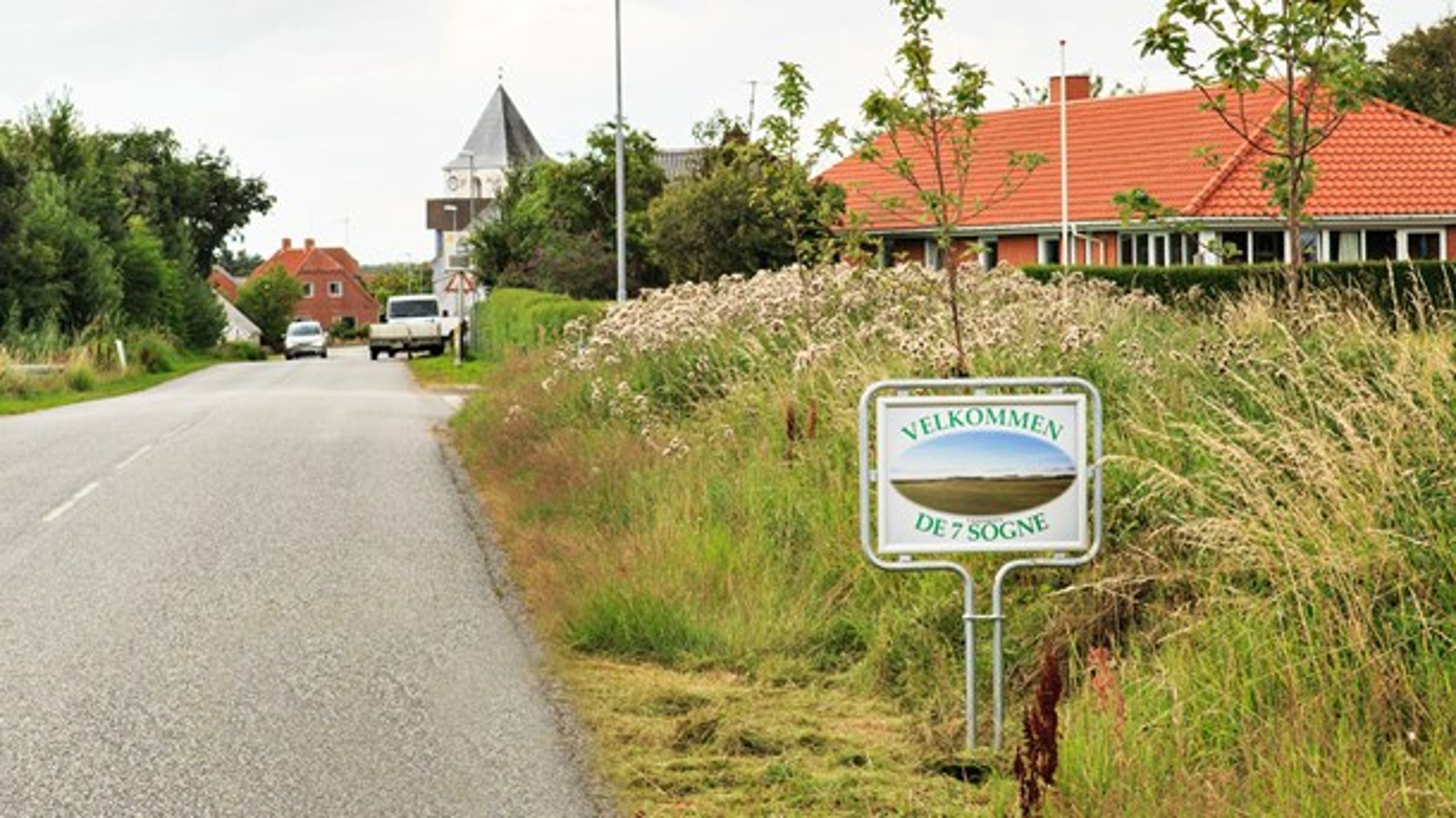 De syv landsbyer har fået sat ens byskilte op for at skabe en fælles identitet, fortæller Poul Erik Olsen.
