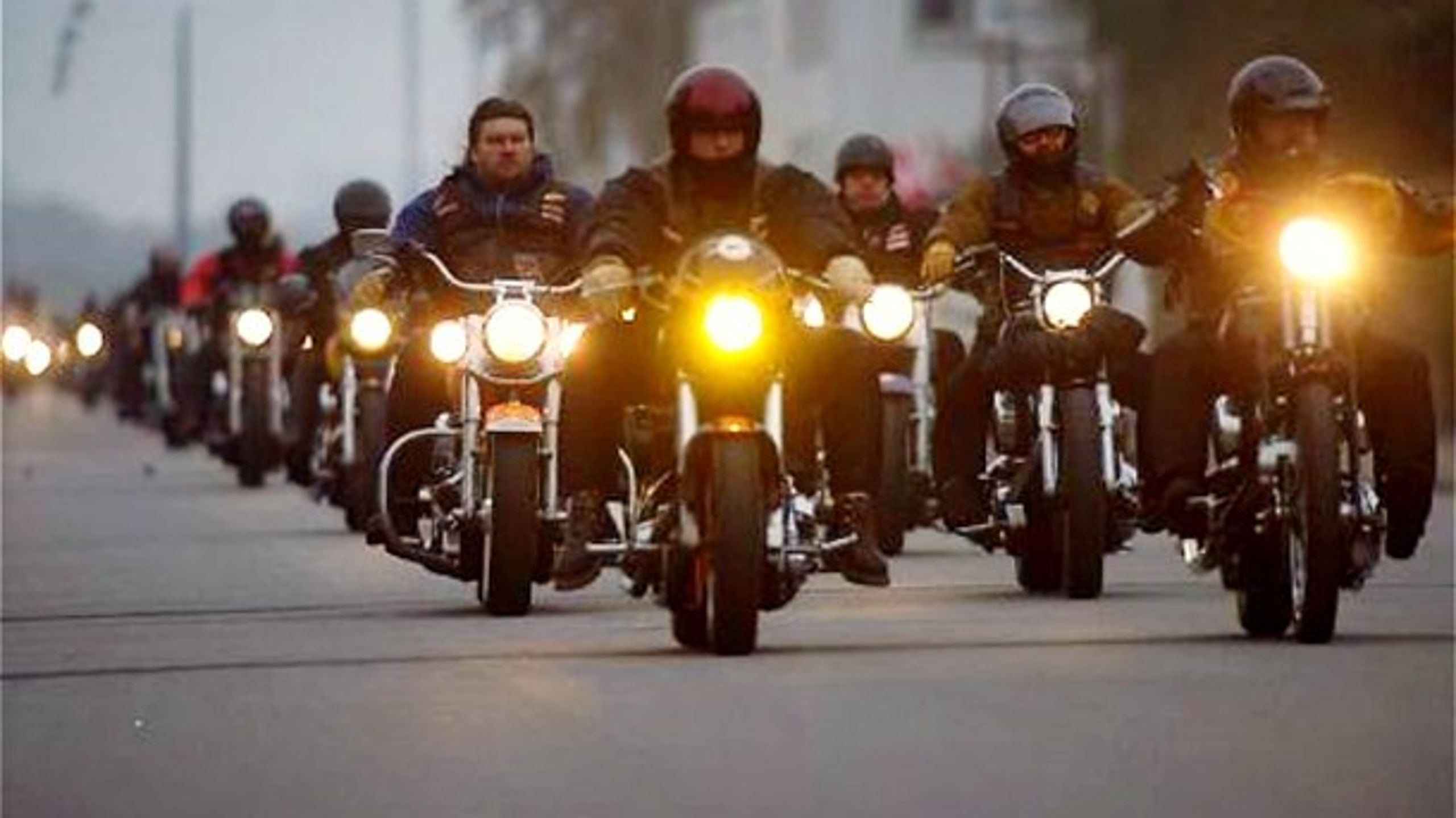 UNIKT BILLEDE:&nbsp;Hells Angels og Bandidos på fredstur igennem København, 1997.
