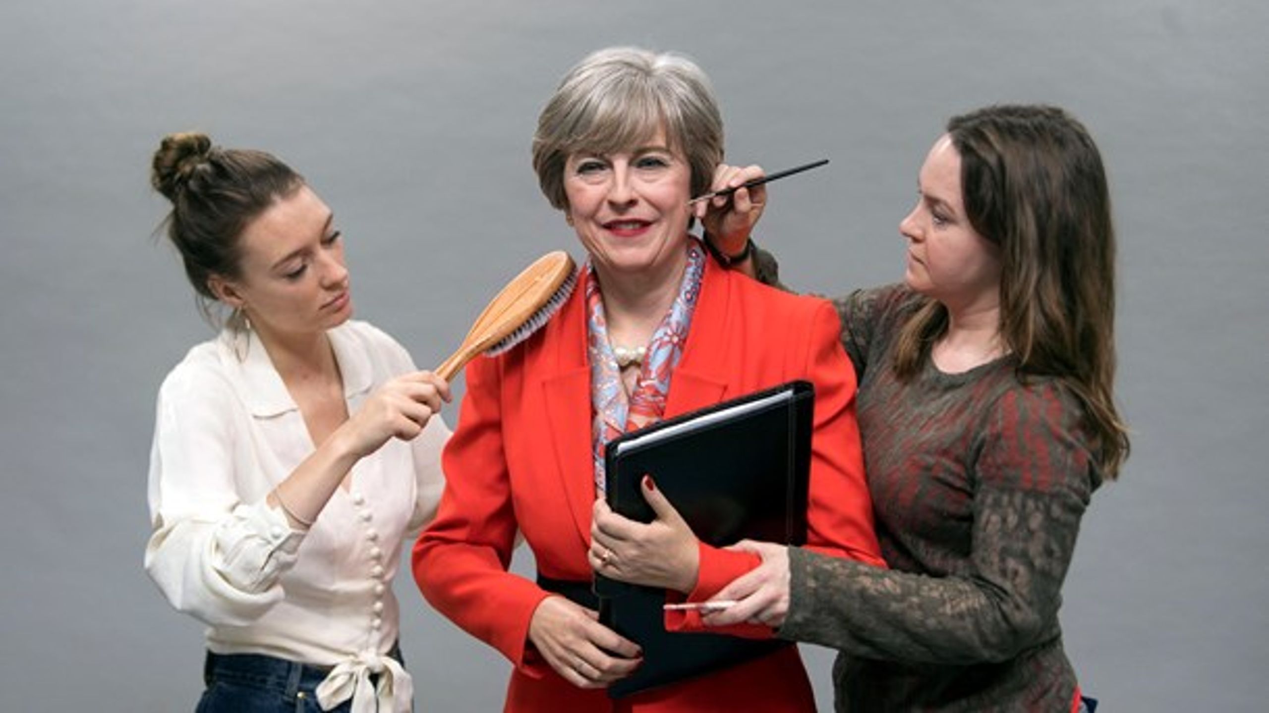 Den britiske leder må gøre klar til at punge ud, mener de andre medlemslande. Forleden var det dog ikke den rigtige Theresa May, der blev gjort klar, men en ny voksfigur af hende på Madame Tussauds museum i London.<br>(Foto: /ritzau/Victoria Jones/AP)