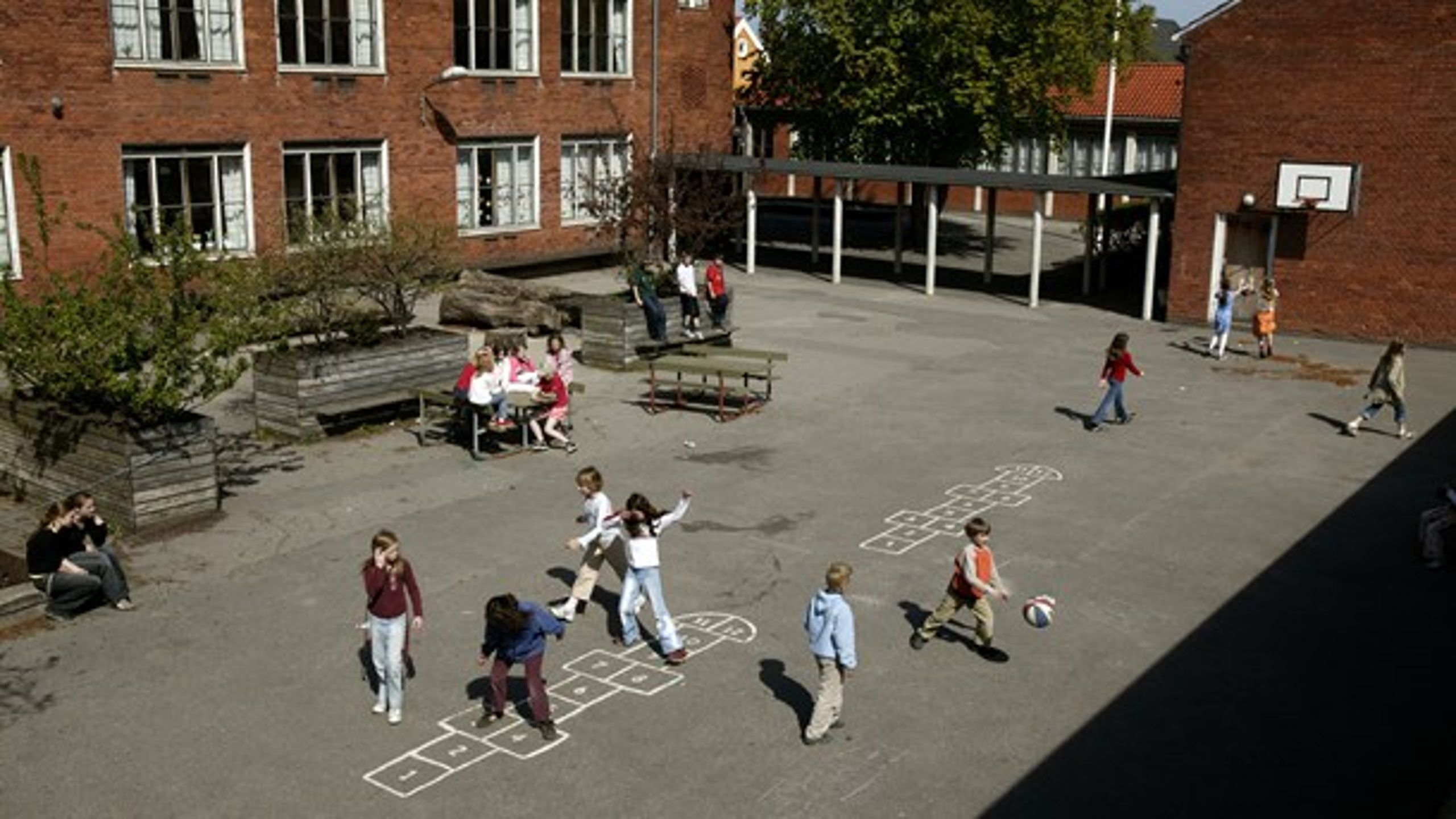 Kan det passe, at det offentlige kun kan tilbyde store skoler, spørger byrådsmedlem i Solrød Kommune Bo Nygaard Larsen&nbsp;(R).