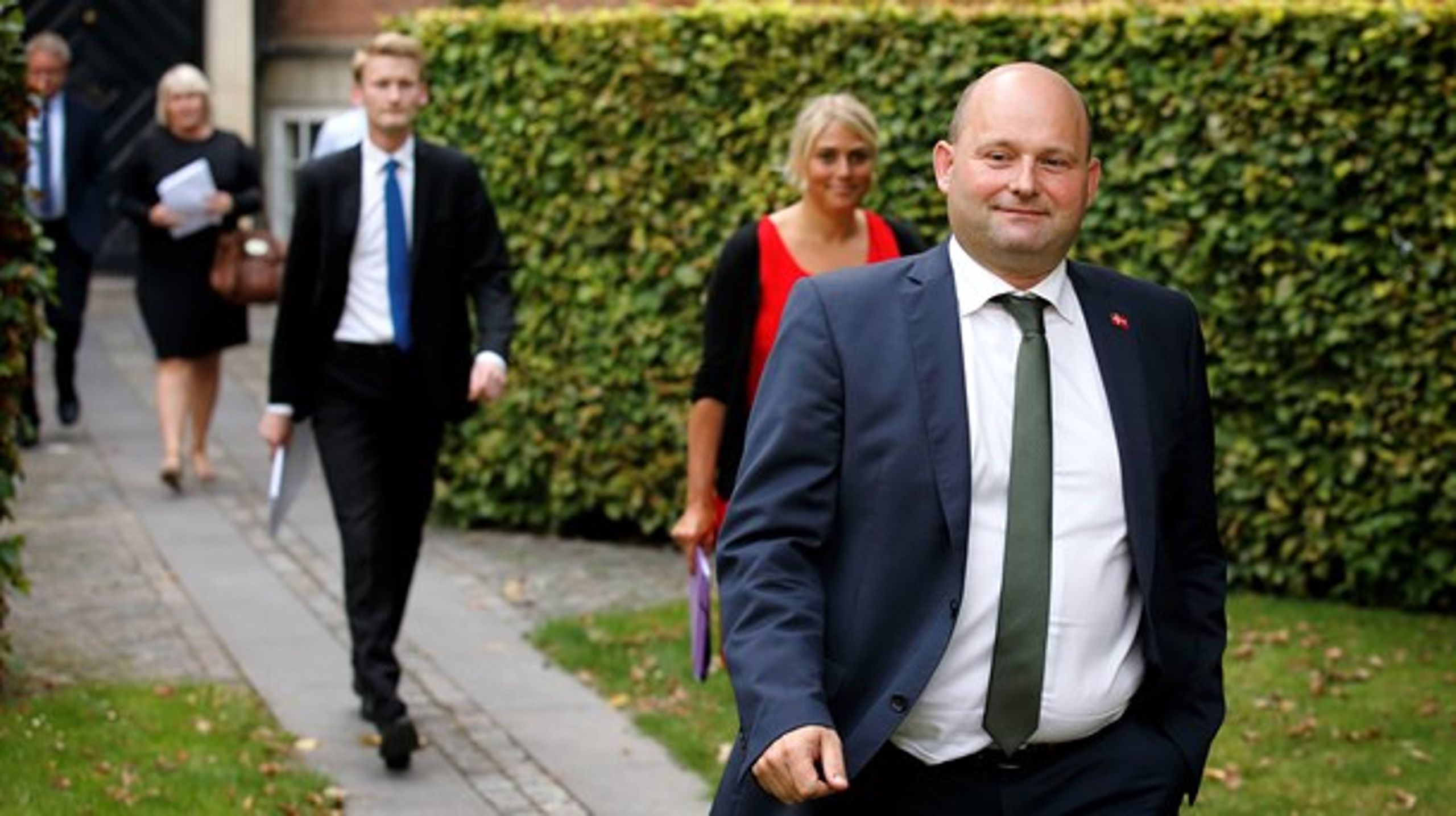 Dansk Folkepartis krav på udlændingeområdet hører til de knaster, der får det til at trække ud med en samlet aftale om næste års finanslov. Men nu har justitsminister Søren Pape Poulsen (K)&nbsp;landet en delaftale, som blandt andet giver flere fængselsbetjente og et særligt fængsel for udvisningsdømte, kriminelle udlændinge. Arkivfoto.