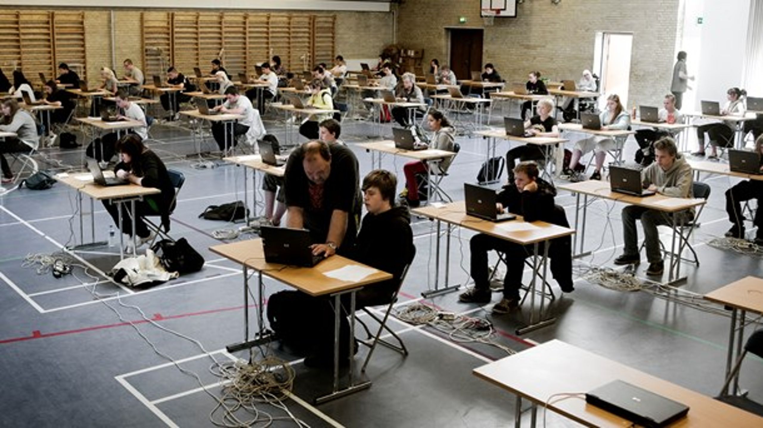 Jeg har hvert år elever, der græder og er nervøse i ugevis op til de nationale tests, skriver&nbsp;Lynne Gilberg.