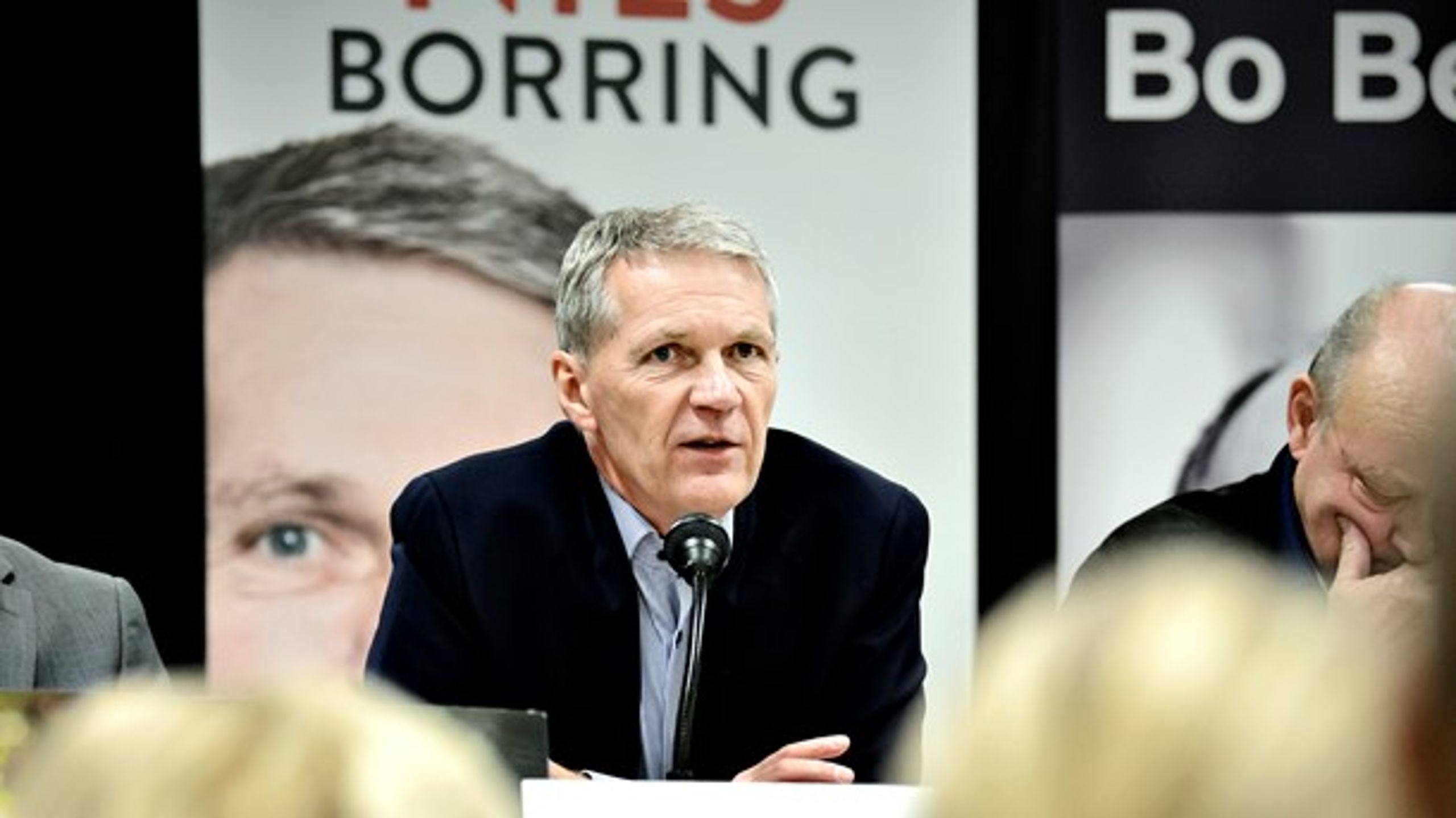 Favrskovs borgmester, Nils Borring (S), har aftalt med partierne bag sin konstituering, at vederlagene for kommunens udvalgsformænd reduceres. Til gengæld hæves den for de menige medlemmer af kommunalbestyrelsen.