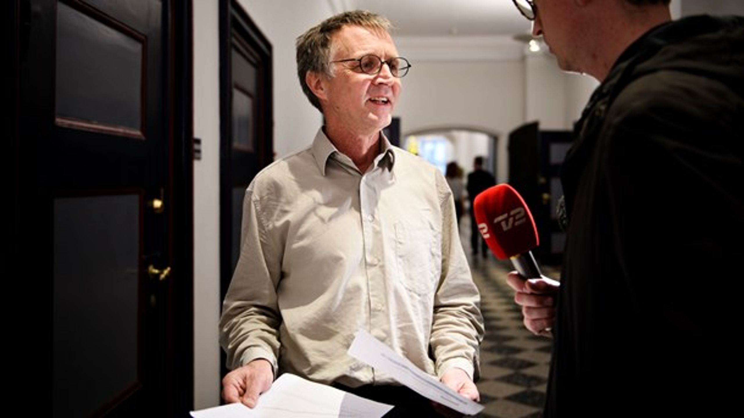 ”Jeg håber, vi i løbet af denne her uge kan sende noget hvid røg op,” siger formanden for Danmarks Lærerforening, Anders Bondo. Han står som forpost, før de øvrige OK-forhandlinger kan gå i gang.