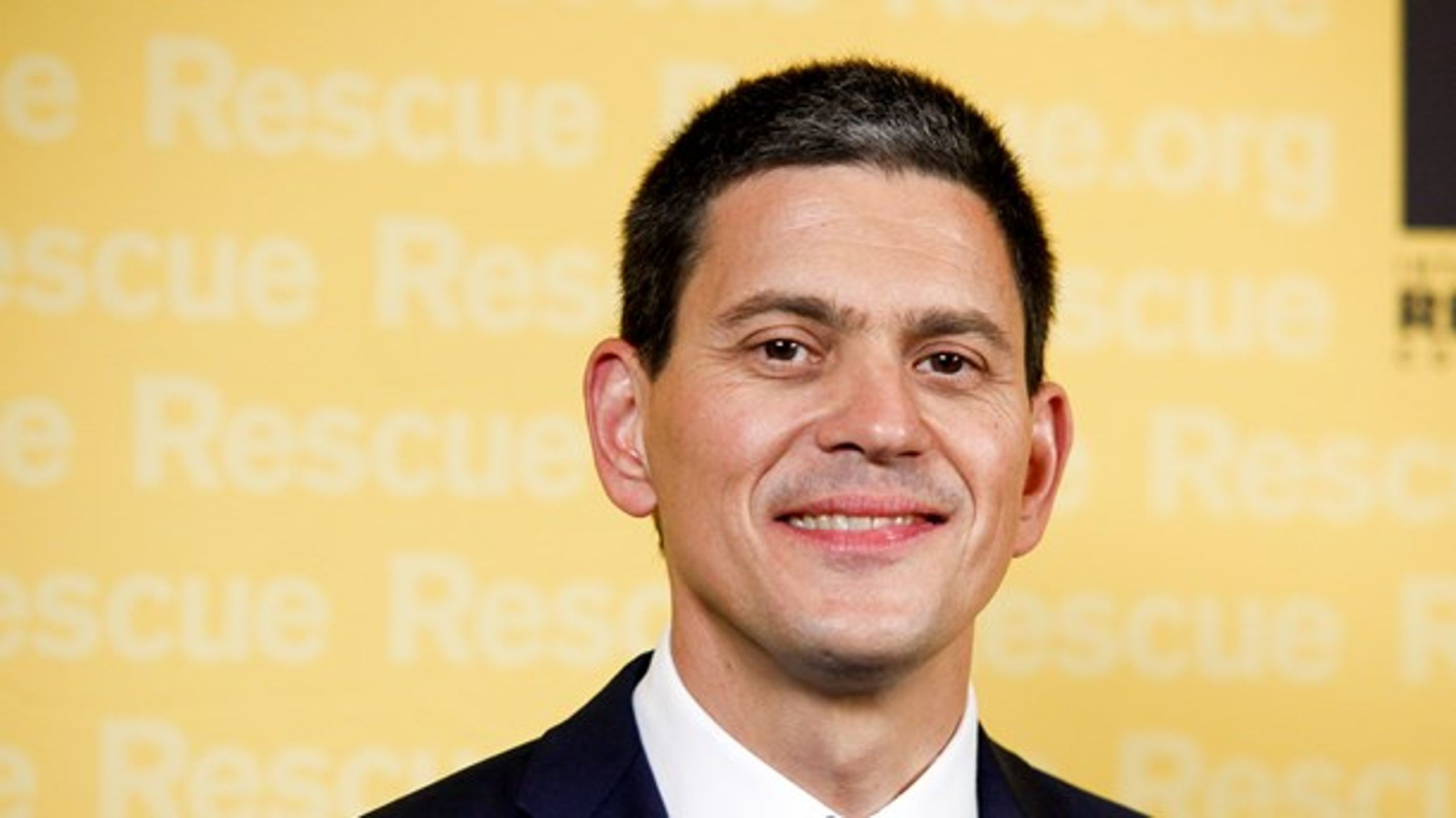 Leder af Dansk Flygtningehjælps amerikanske søsterorganisation, International Rescue Committee i New York, David Miliband tager med bogen ’Rescue’&nbsp;et kritisk syn på flygtningekrisen.&nbsp;