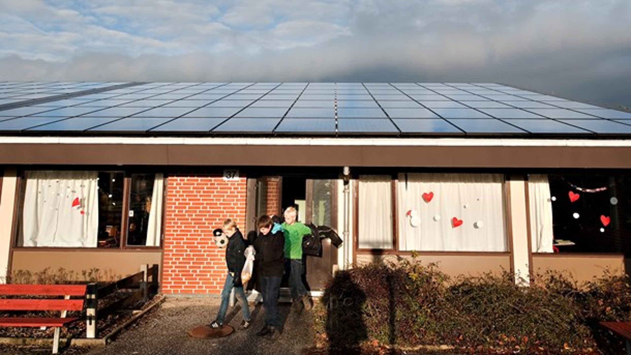 Bygninger, der udnytter energien effektivt, har en meget lang og vedholdende effekt 365 dage om året – uanset om det blæser eller solen skinner, skriver Michael H. Nielsen