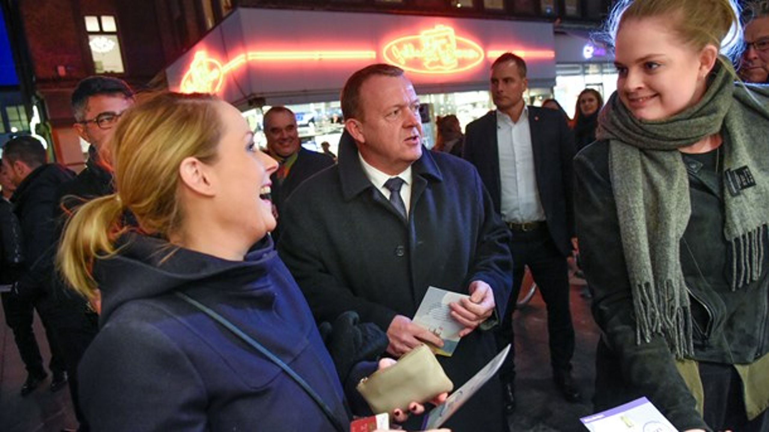 Det nye er, at alle nu er med på, at udflytning godt må koste noget, siger politisk kommentator og tidligere rådgiver for Lars Løkke Rasmussen (V) Søs Marie Serup. Her er statsministeren på besøg i Aarhus, som i går fik udsigt til mere end 300 nye statsjob.