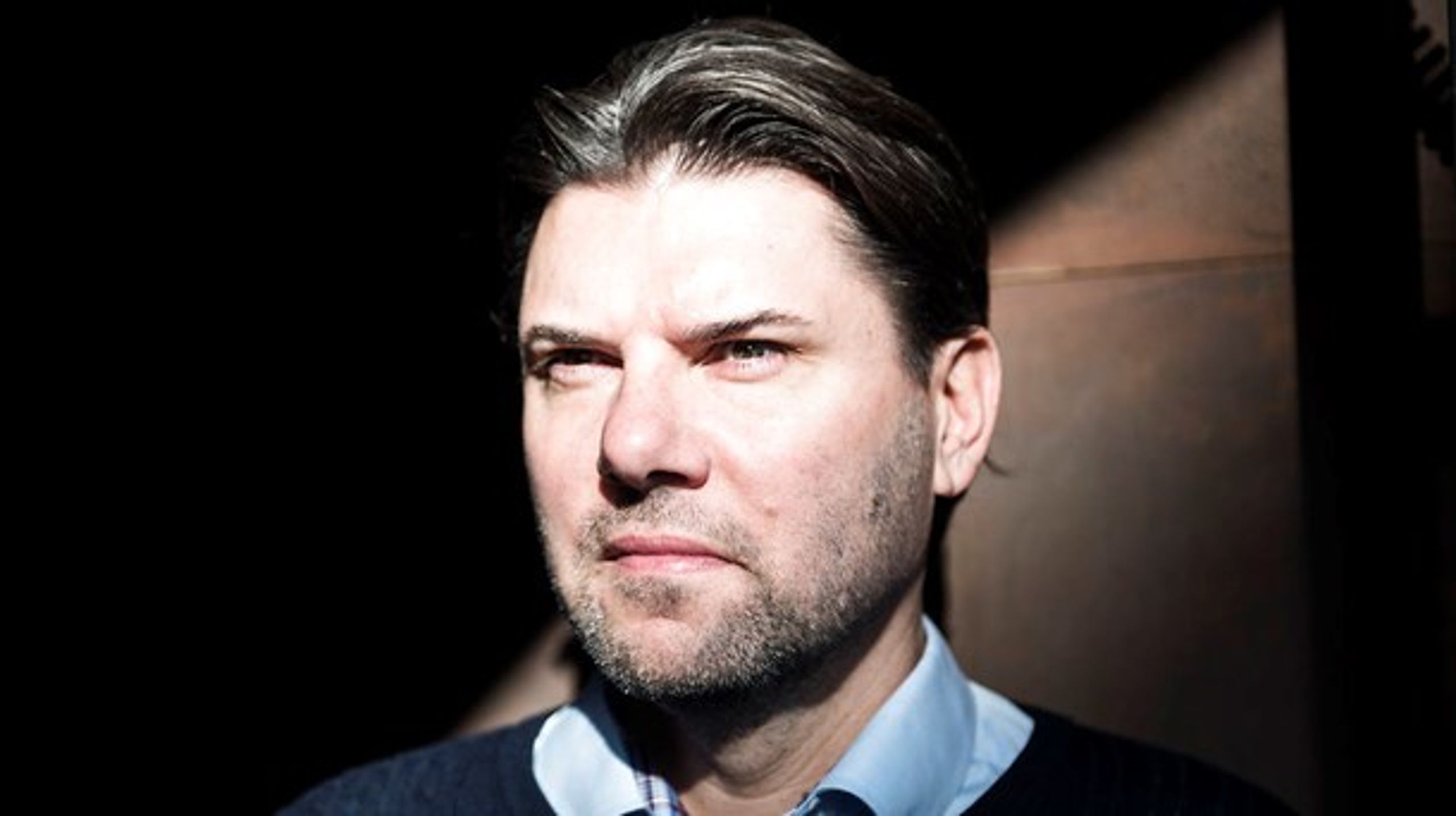 Mads Fuglede (V) har forståelse for den problematik, som DF rejser i Folketinget på fredag. Men&nbsp;V-ordføreren&nbsp;afviser obligatorisk undervisning på dansk: Vi er nok nødt til at gøre det på en anden måde".&nbsp;