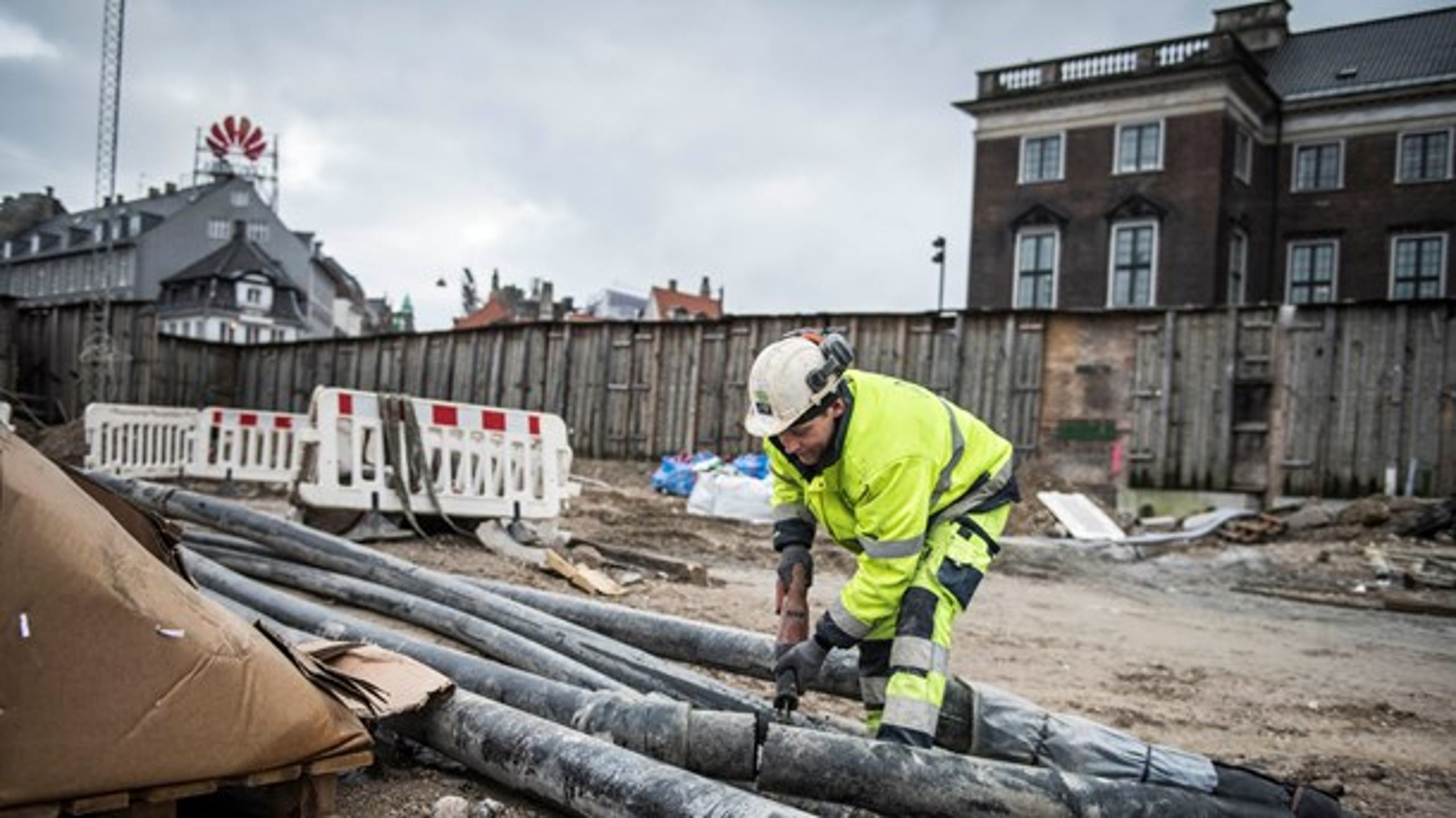 En opgivelse af dele af metrobyggeriet kunne blive et nødvendigt offer for bevarelsen af Amager Fælled, skriver Per Henriksen, tidligere politisk rådgiver.