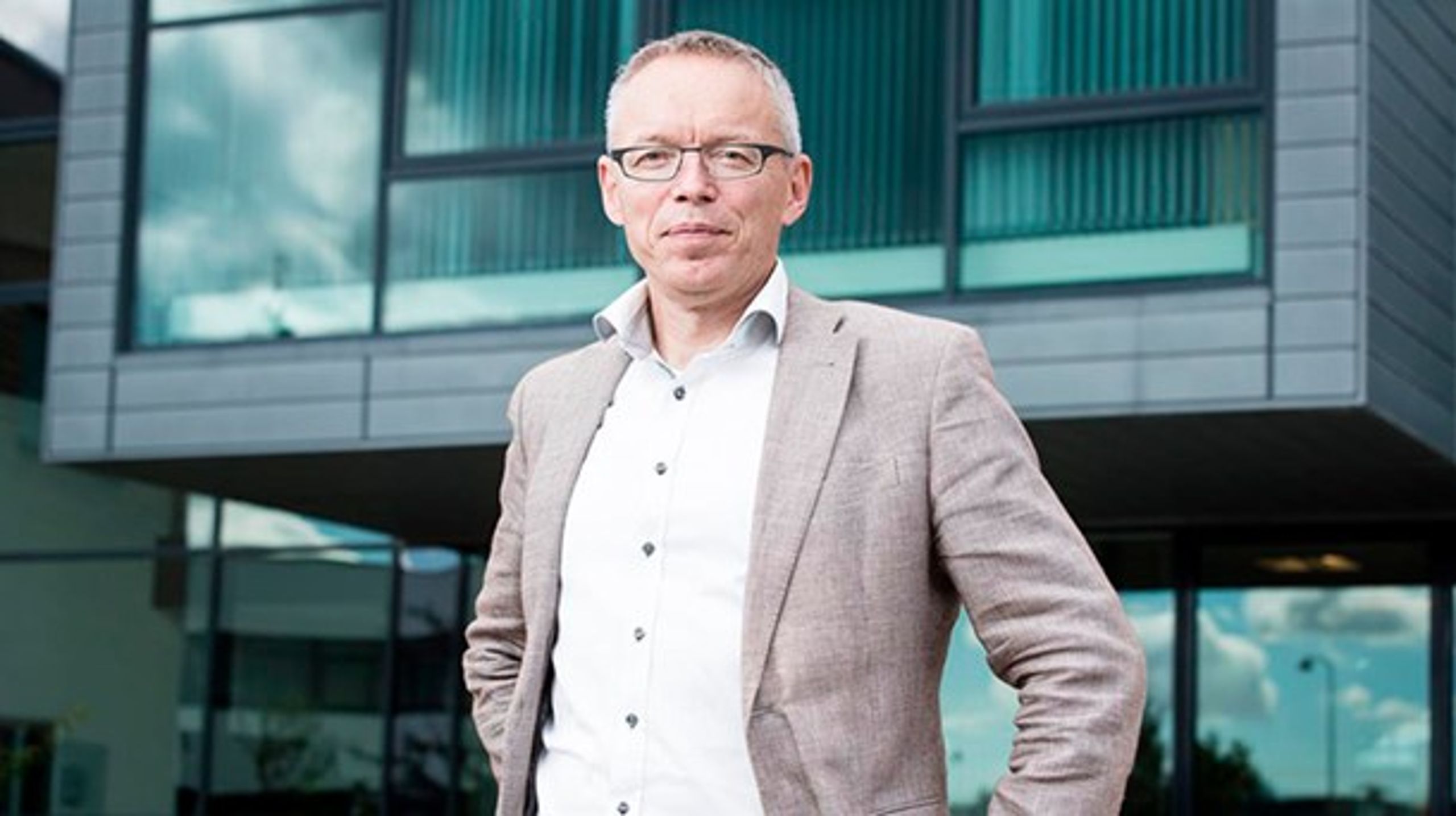 Fjernvarmekunderne og -selskaberne har brug for en politisk håndsrækning for at håndtere grundbeløbets bortfald, mener Jesper Koch.
