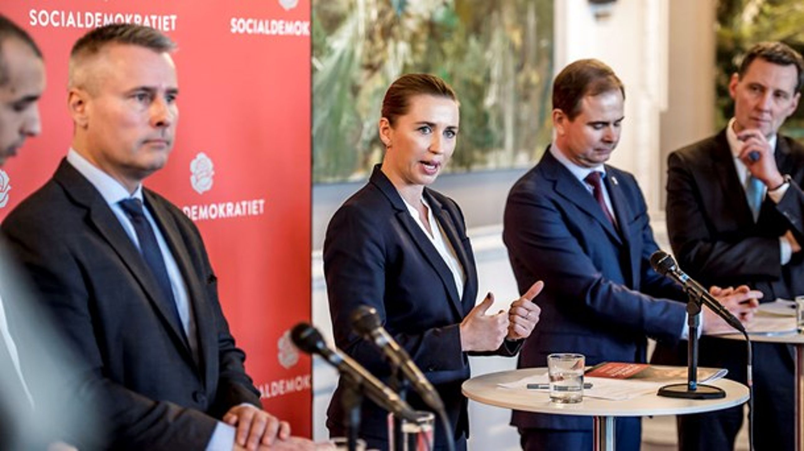 Det tunge&nbsp;artilleri i funktion:&nbsp;Hele den socialdemokratiske top var sammen med udlændingeordfører Mattias Tesfaye mødt&nbsp;frem for at præsentere det socialdemokratiske asyludspil.&nbsp;&nbsp;<br>