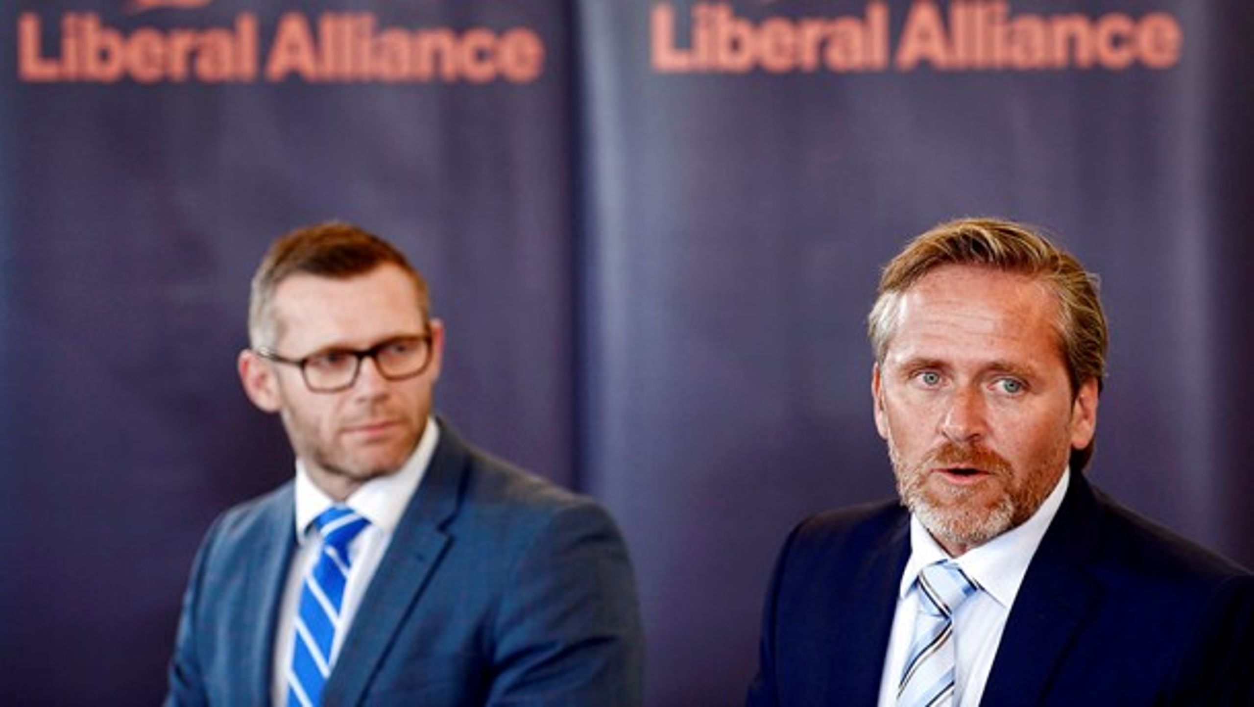 Med de nuværende meningsmålinger står flere af Liberal Alliances profiler til at ryge ud af Folketinget. Finansordfører Joachim B. Olsen er en af dem, som er på vippen. Her sammen med partiformand Anders Samuelsen.&nbsp;