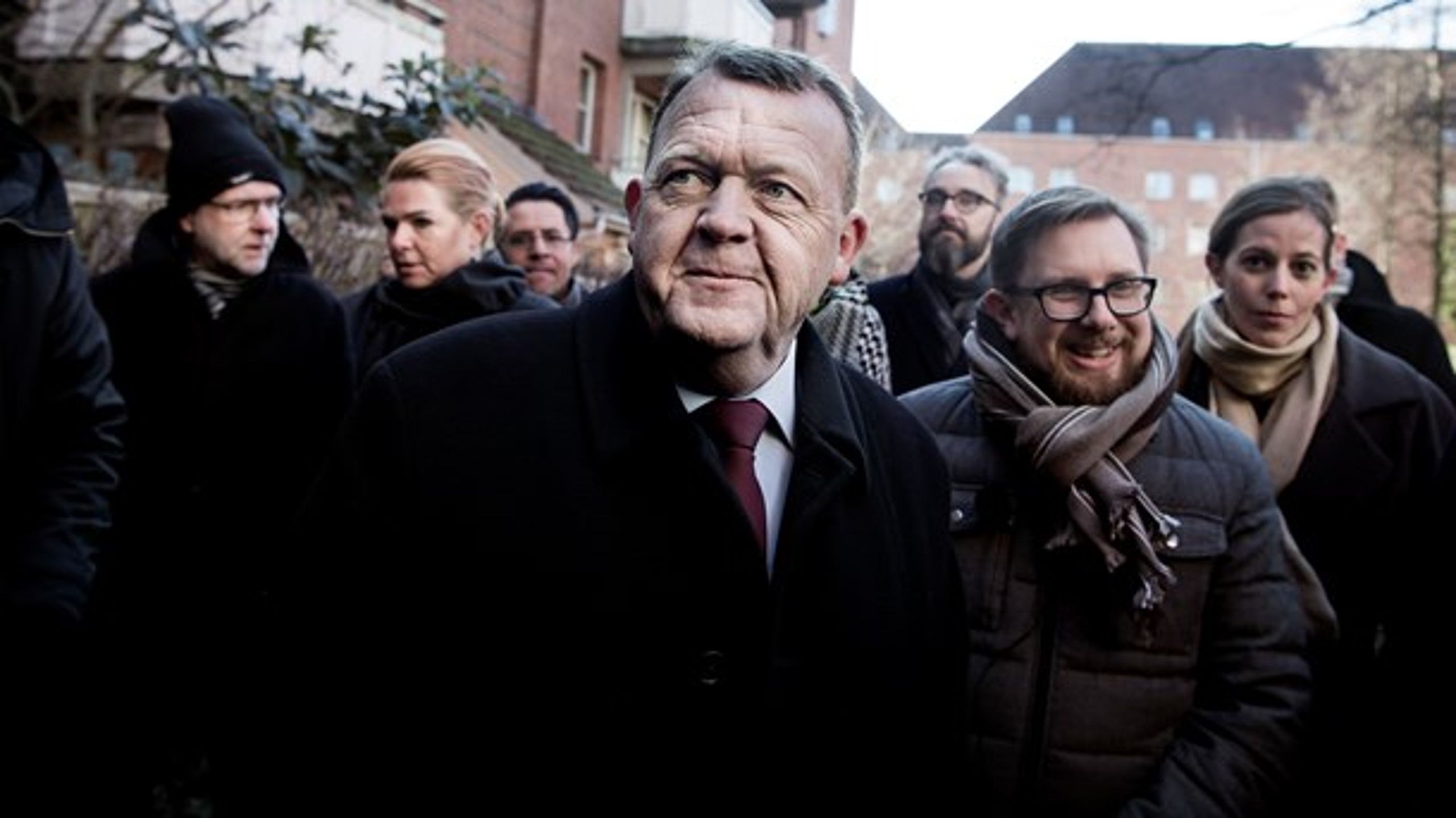Statsminister Lars Løkke Rasmussen (V) og syv andre ministre præsenterede ghettopakken i Mjølnerparken, der har været plaget af både bandekrig og islamisme.&nbsp;<br>