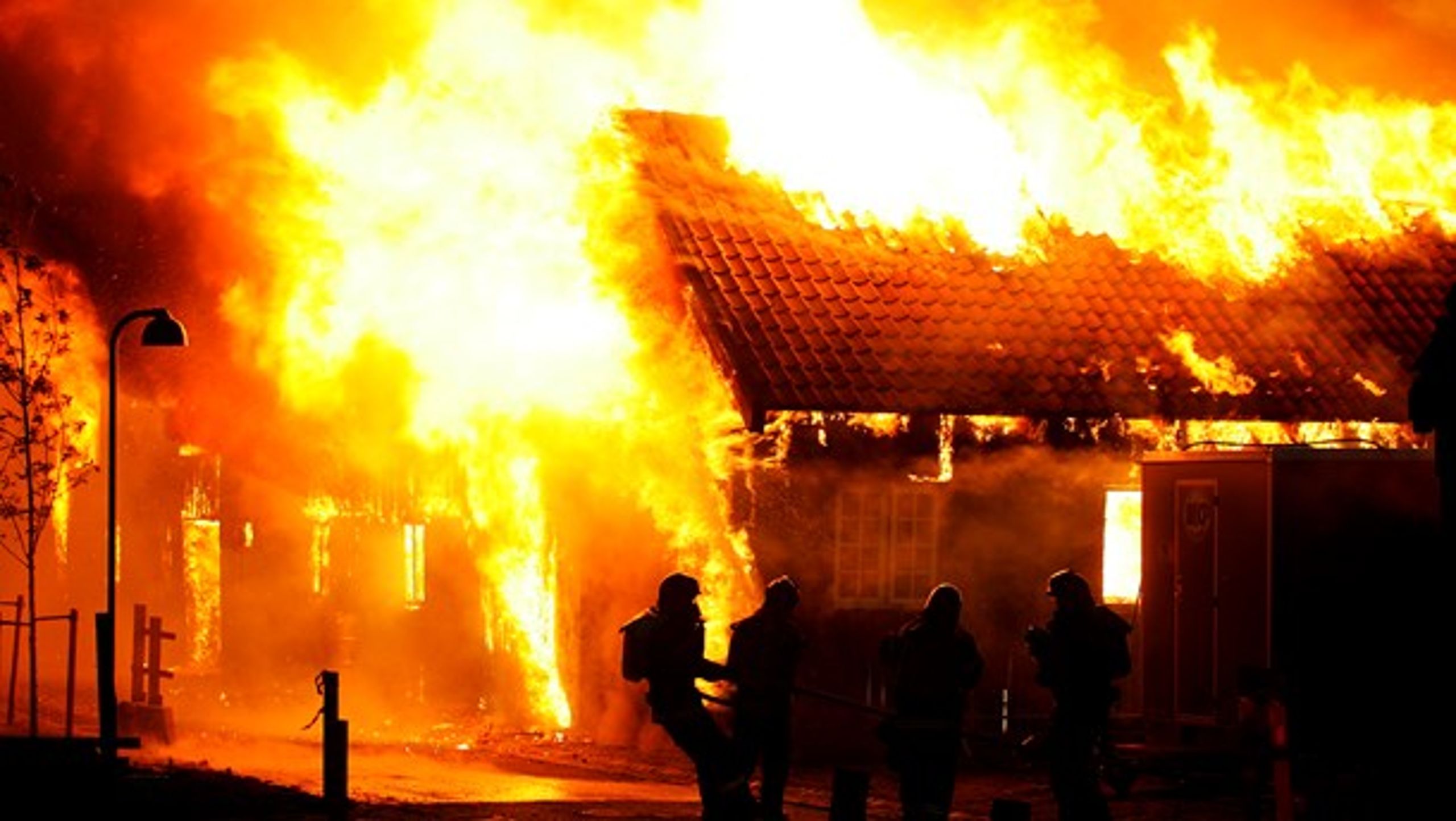 Journalister, der går mest op i det politiske spil, har en særlig plads i helvede.&nbsp;Og flammerne burde skrues ekstra op,&nbsp;hvis det drejer sig om en lokaljournalist, skriver Jesper Gisli.