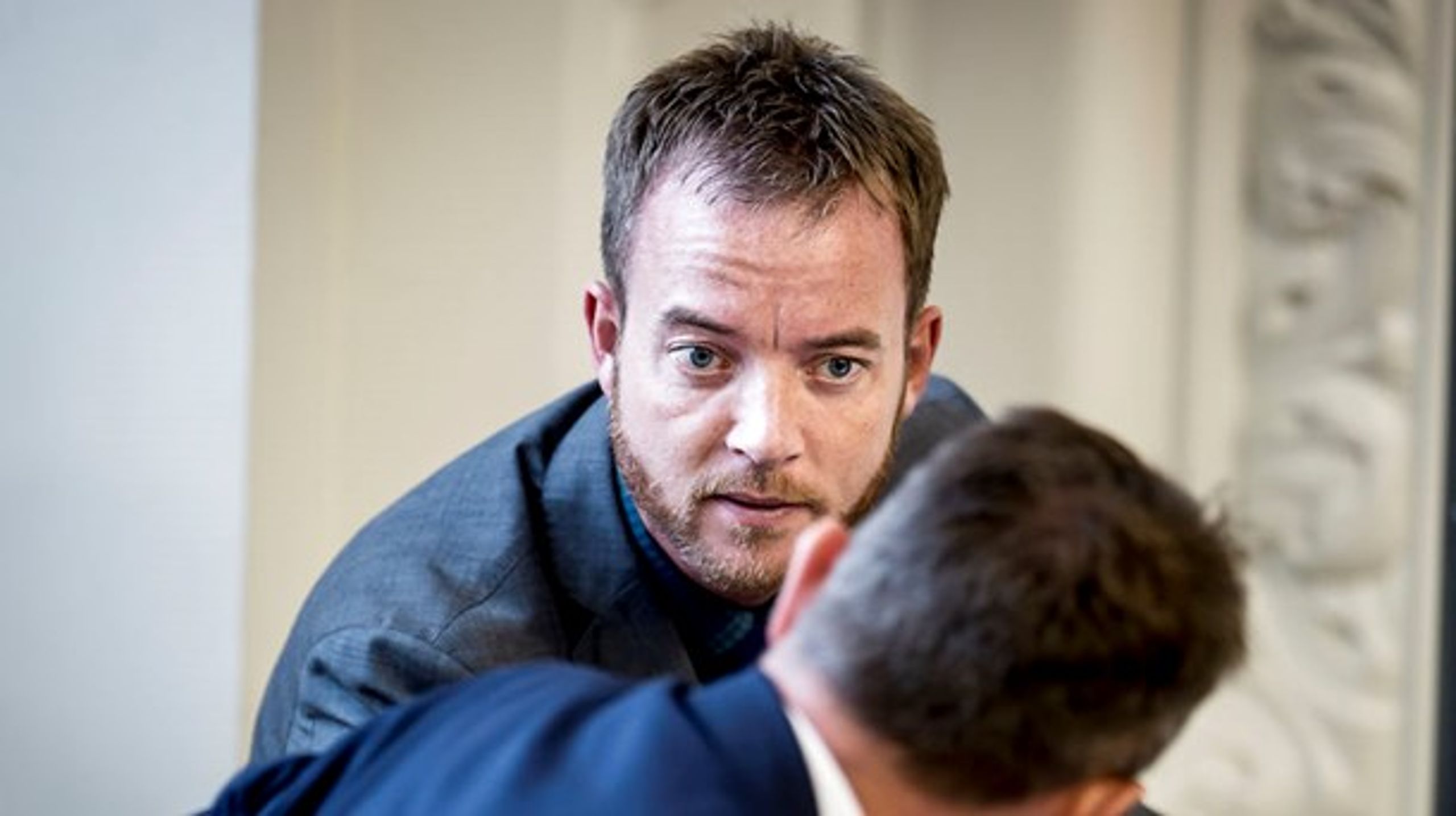 Miljø- og fødevareminister Esben Lunde Larsen (V) får brug for at holde koncentrationen fredag, når han har hele tre lovforslag til førstebehandling.