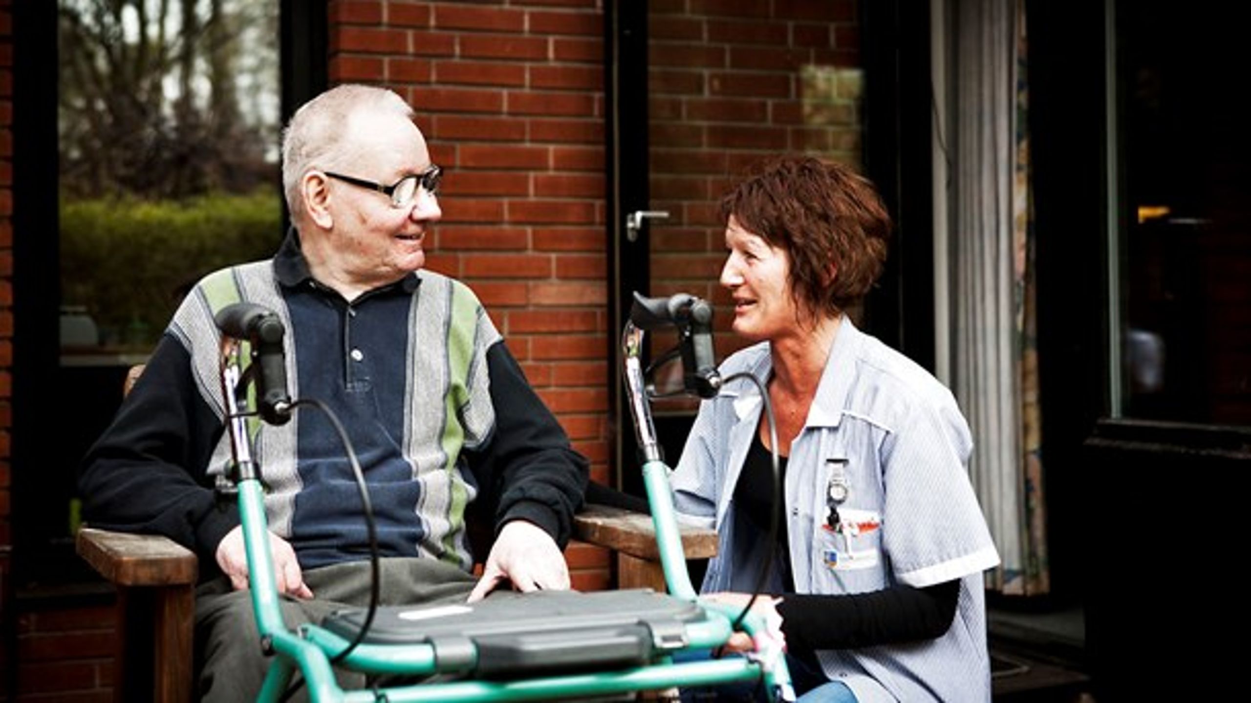 Regeringen vil sætte obligatorisk måltal for udbud af kommunal og regional service. DF er skeptisk, når det kommer til bløde velfærdsområder som ældreplejen.