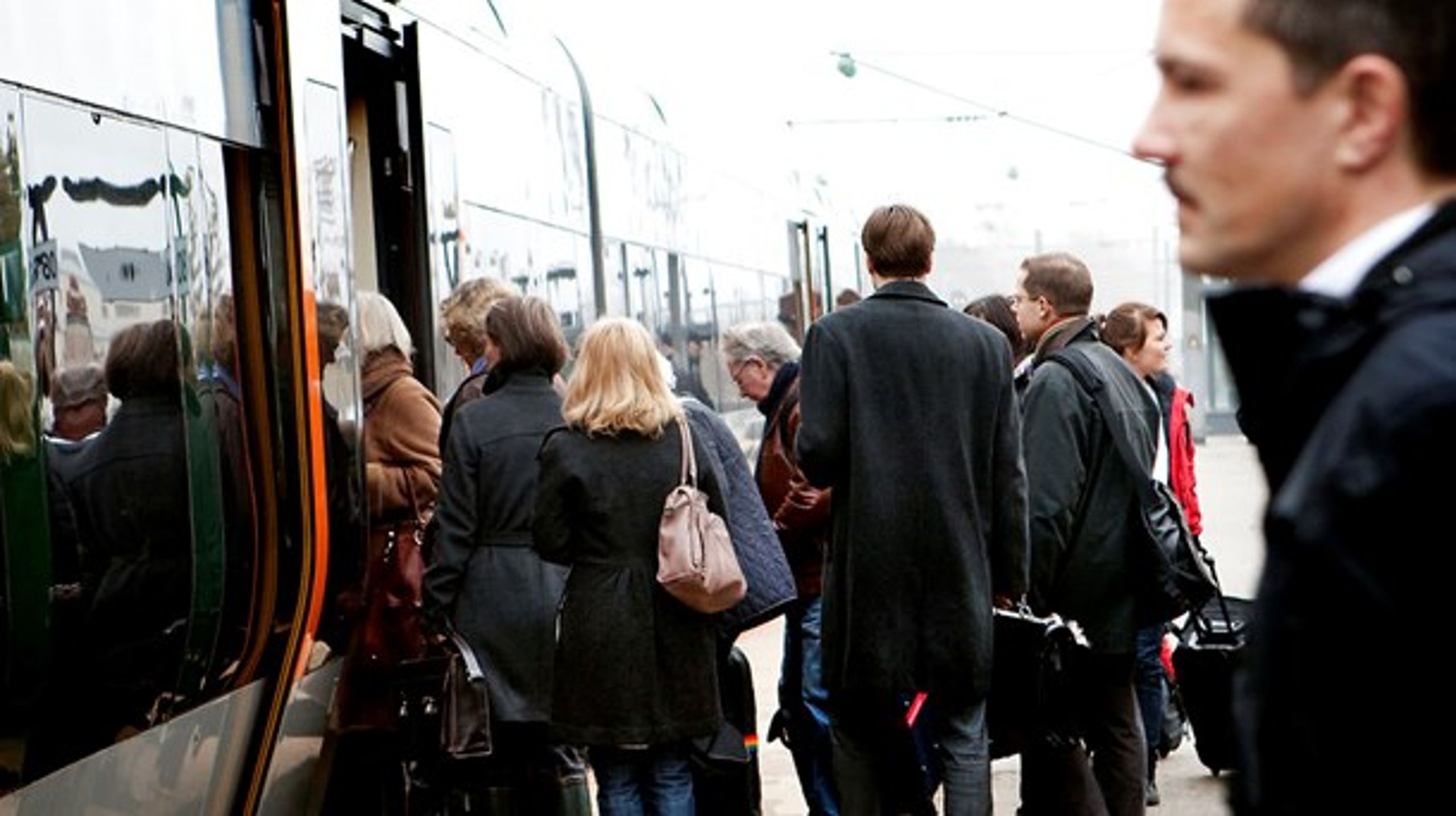 Med den nye toleddede dimensioneringsmodel bliver det sværere for medicinstuderende at skifte uddannelsessted, derfor må de pendle, hvis eksempelvis kæresten flytter studieby eller arbejde, og det er forskelsbehandling, mener de lægestuderende.&nbsp;