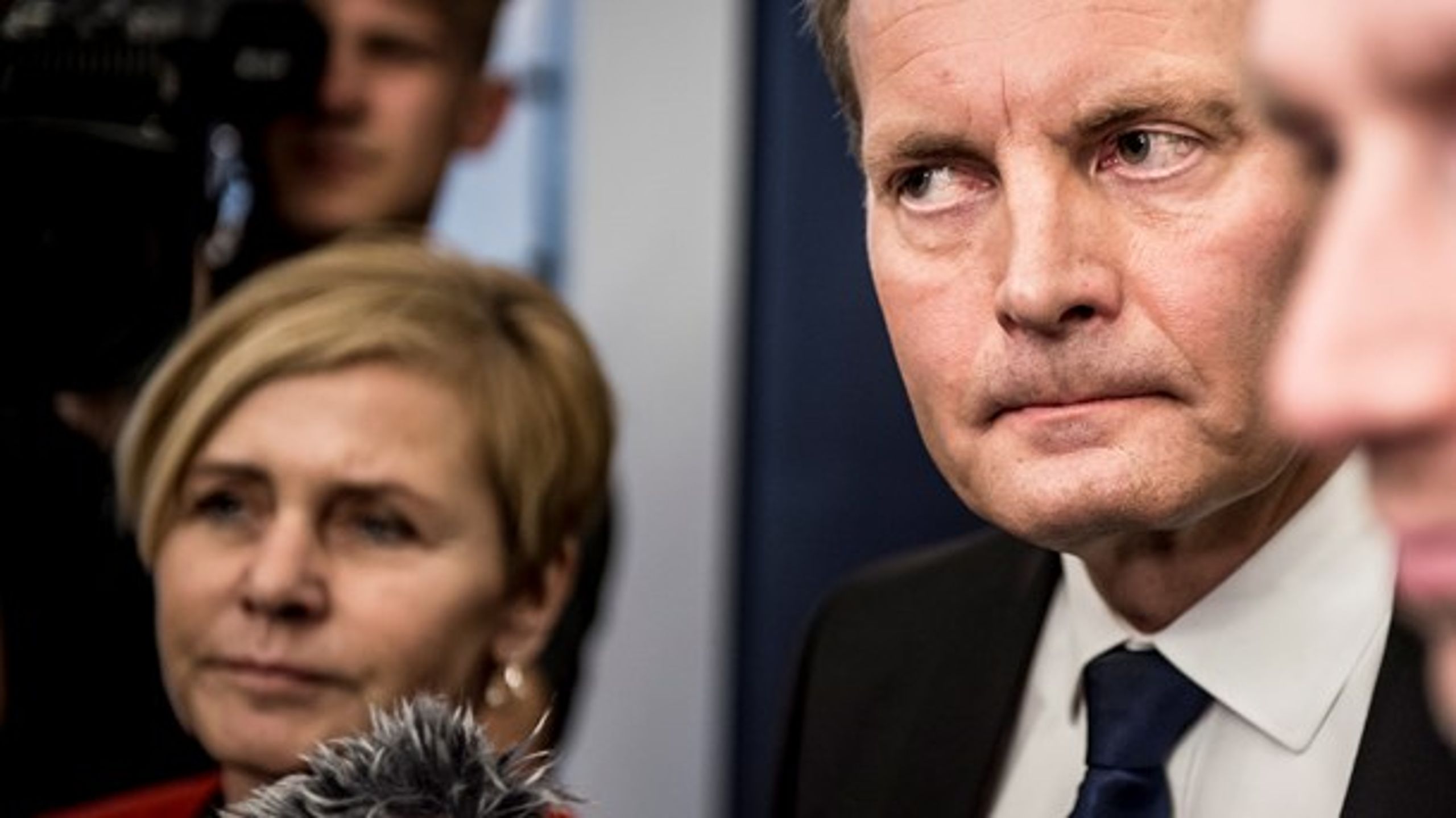 "Vi har tænkt os at tage hul på spørgsmålet om nye udflytninger i de kommende medieforhandlinger," siger Peter Skaarup (DF).