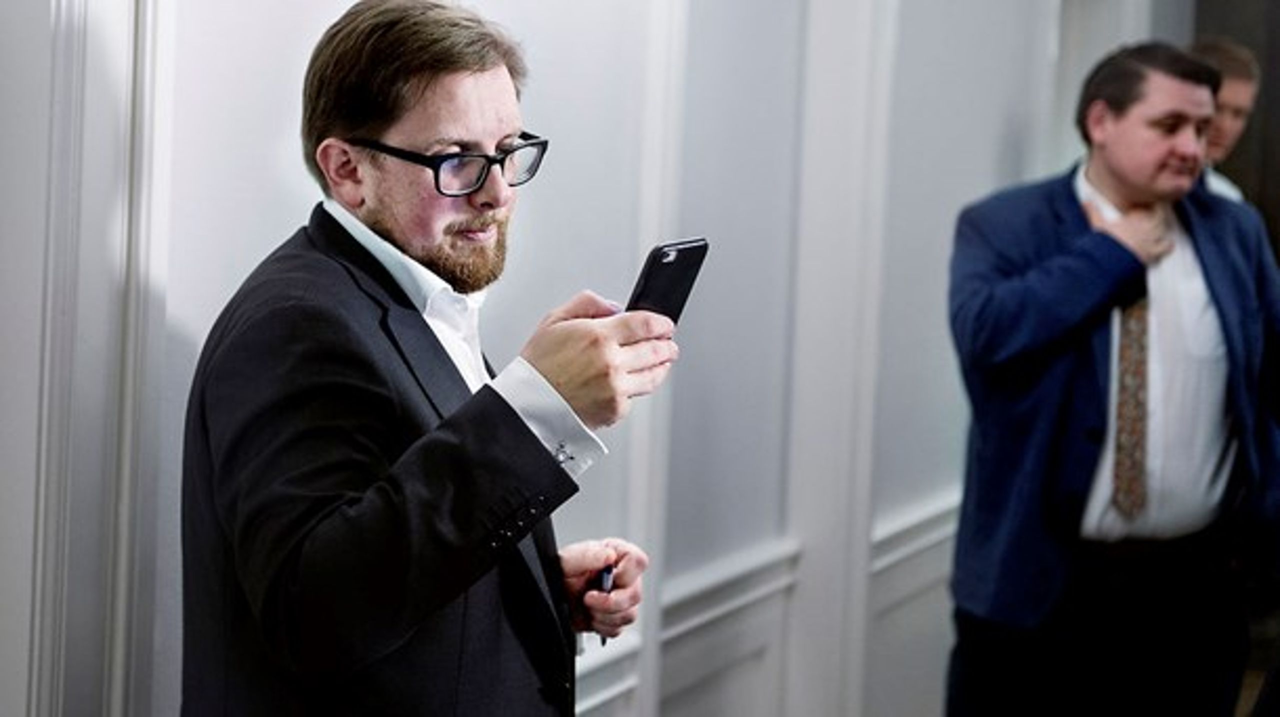 Økonomi- og indenrigsminister Simon Emil Ammitzbøll-Bille (LA) vil nu se på, hvordan kommuners store tab som følge af&nbsp;kollapsen i udligningsforhandlinger kan begrænses.