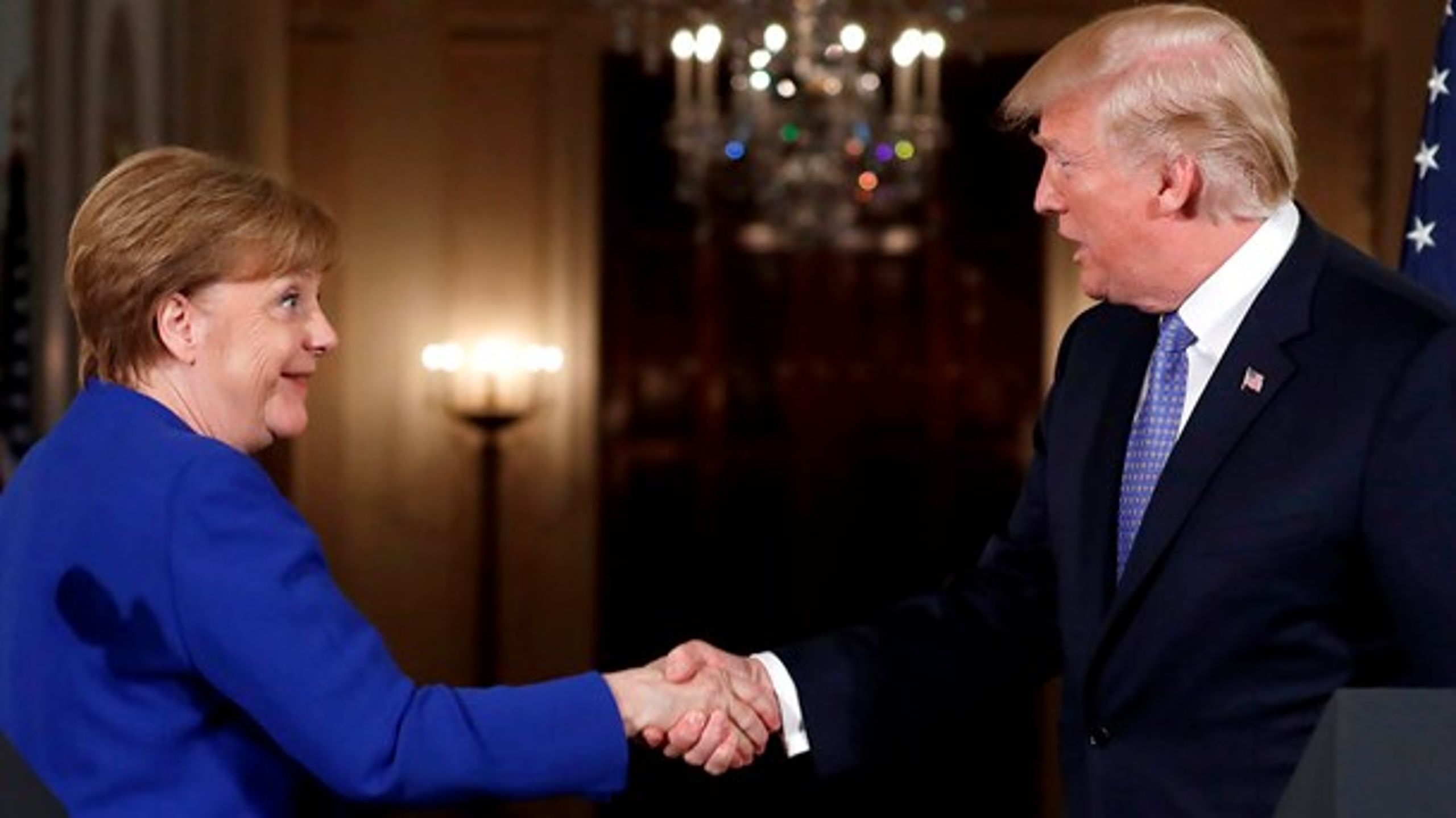 Tovtrækkeriet om handelspolitikken mellem EU og USA kommer i særligt fokus, når den undtagelse for straftold på stål og aluminium, som amerikanerne har givet EU, udløber på tirsdag. Den tyske kansler, Angela Merkel, besøgte præsident Donald Trump i sidste uge uden dog at have held til at overbevise ham om at droppe tolden.