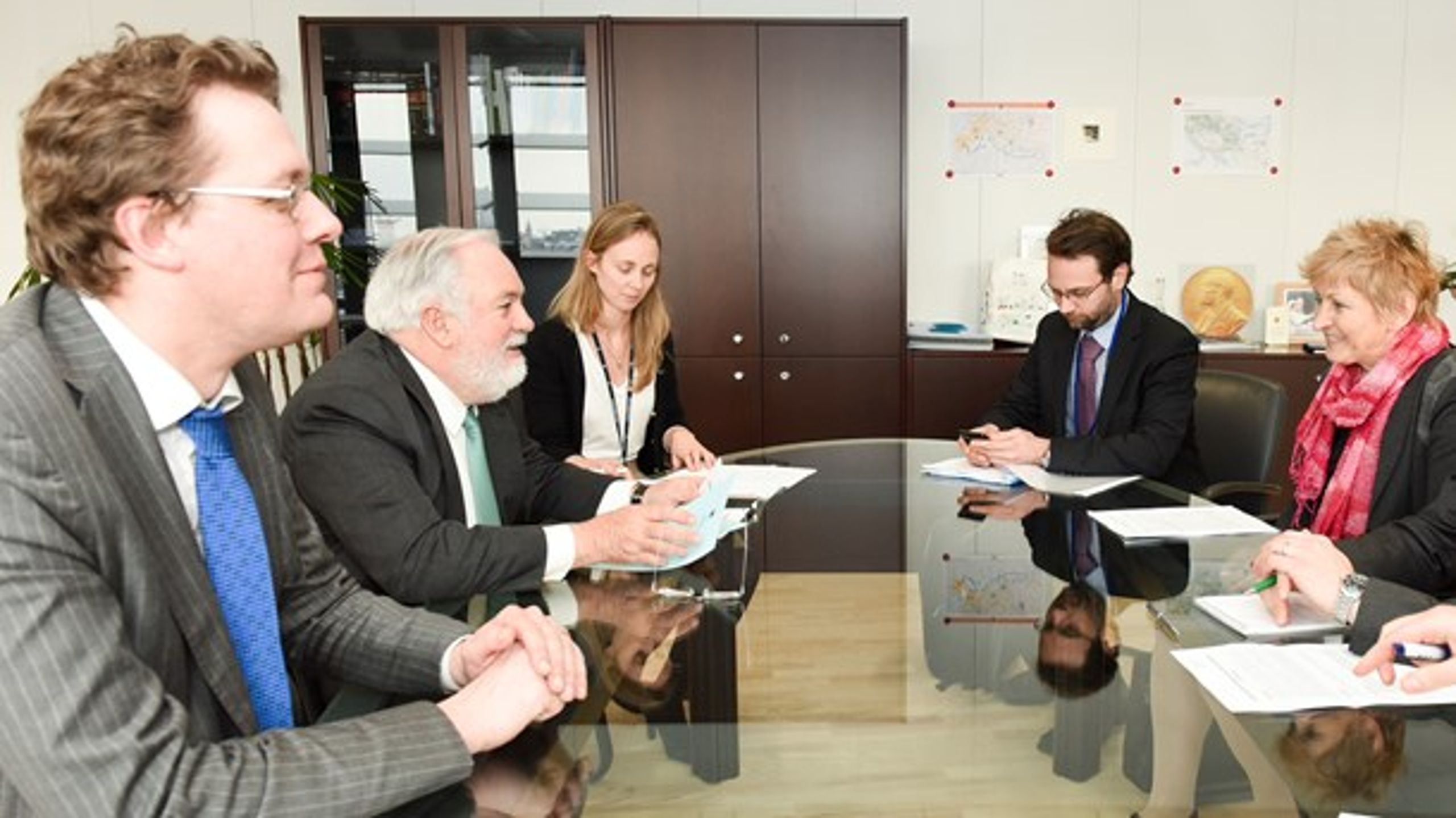 Pierre
Schellekens ses her i 2015 ved siden af klimakommissær Miguel Arias Cañete.