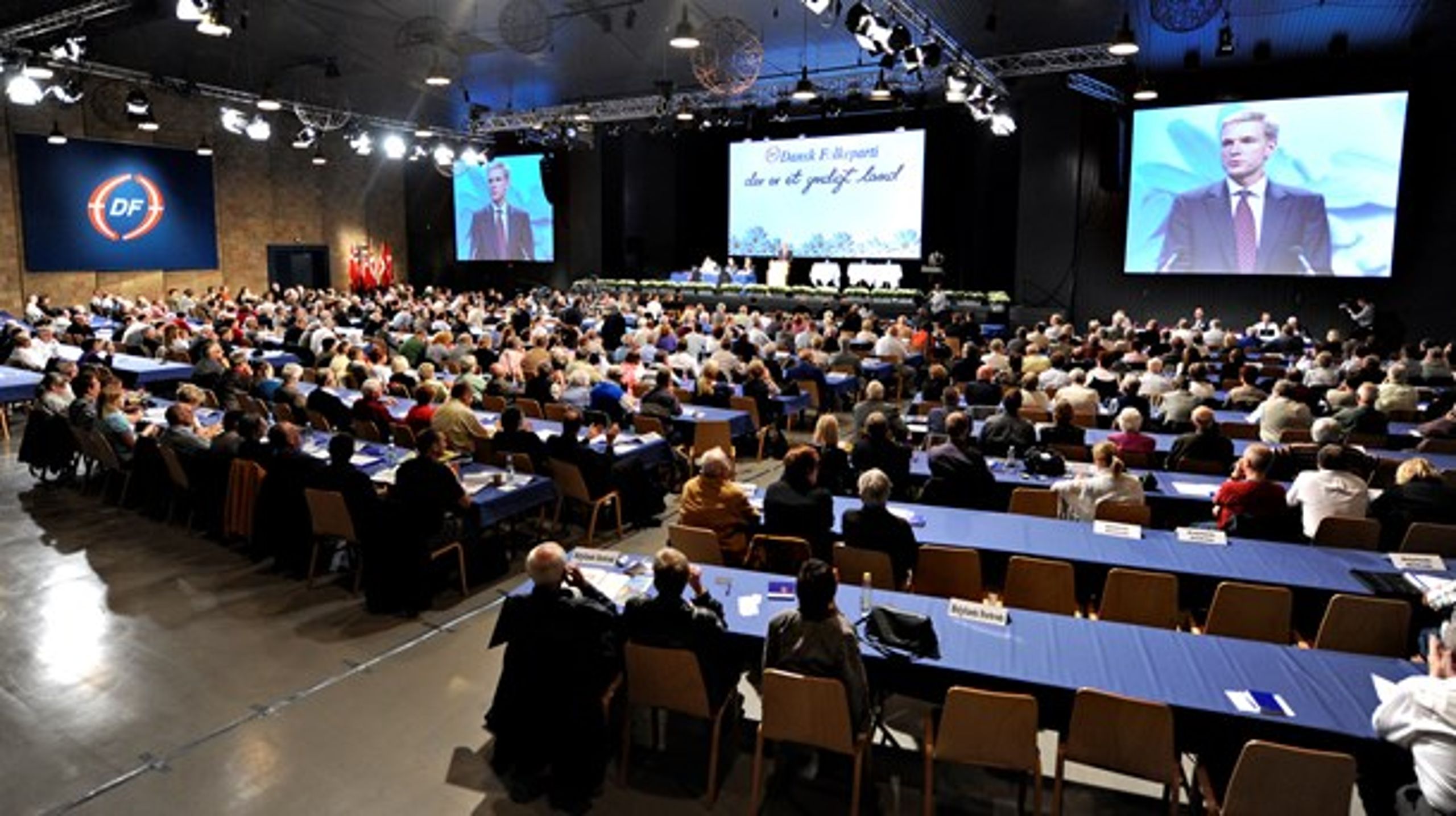 Dansk Folkeparti&nbsp;mister vælgere&nbsp;og har på en måned tabt tre mandater. Partiets politiske esser har stået i skyggen af OK18, vurderer Altingets kommentator.