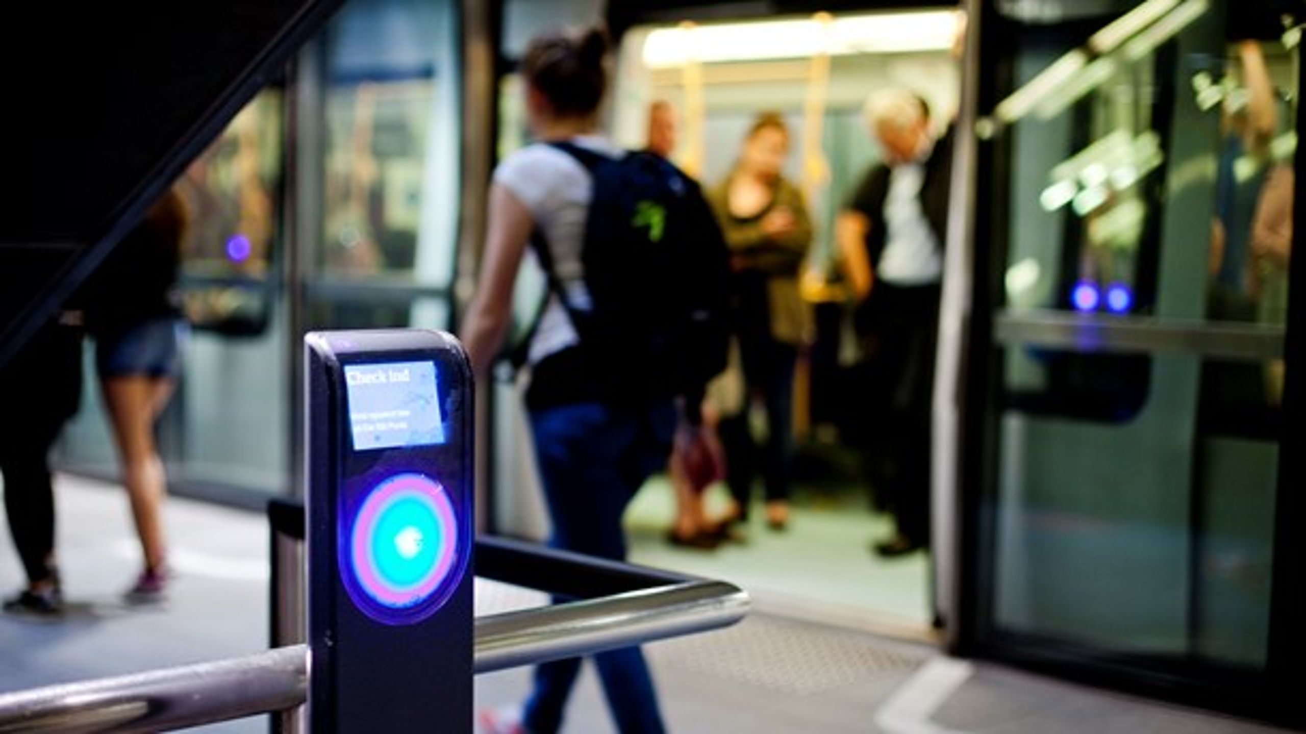 Som Rejsekort-bruger skal du med 'kvalitetstillægget' være ekstra opmærksom på, at du checker ind på en metro-stander og ikke en S-tog-stander, skriver Forbrugerrådet Tænk.