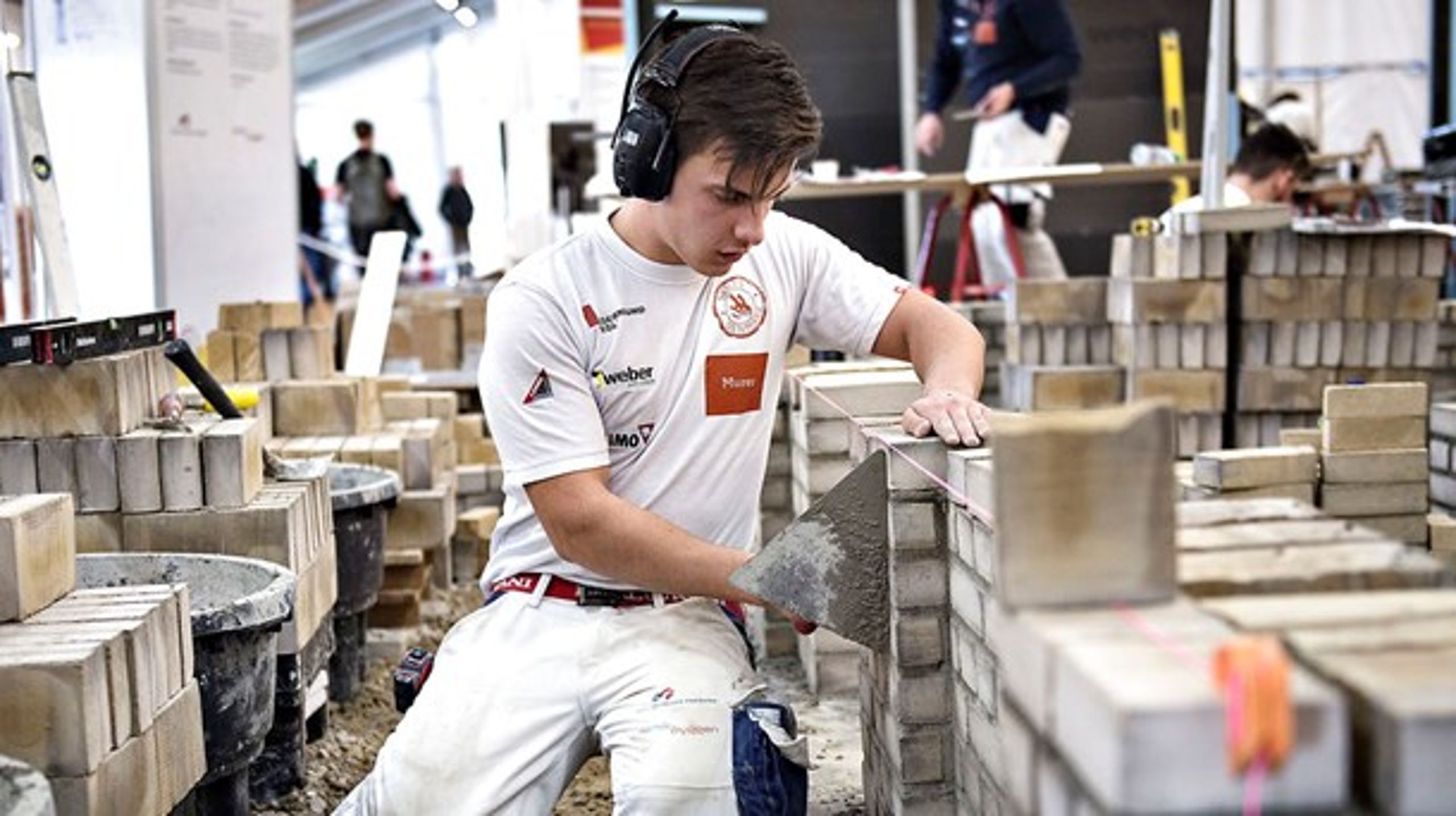 <b>SKILLS</b>: Det er blandt andet unge faglærte som mureren her, som vi risikerer at miste i Danmark, hvis ikke der bliver sat ind over for social dumping,&nbsp;mener Henning Overgaard fra 3F.