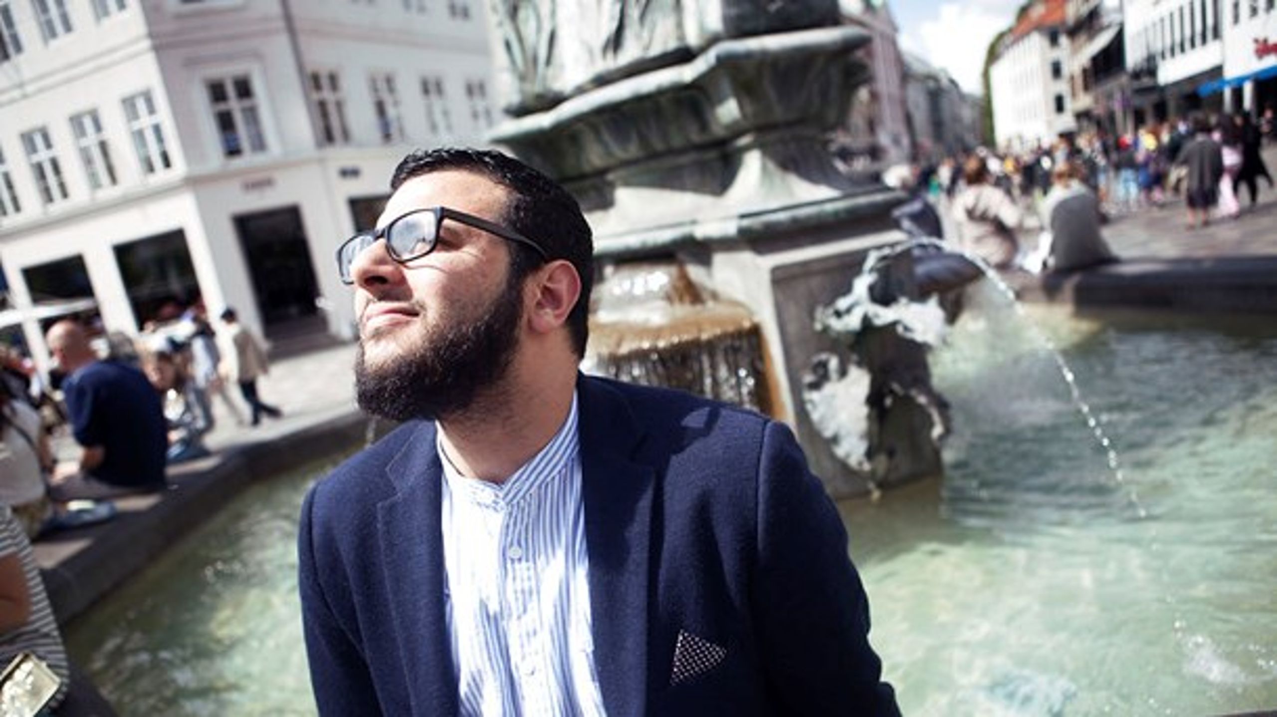 <b>GUIDE</b>:&nbsp;Målgruppen for Tarek Hussein bog "Det sorte skæg" må&nbsp;være unge muslimer&nbsp;–&nbsp;eller unge, som måske kunne blive overtalt til at blive muslimer, skriver David Trads.