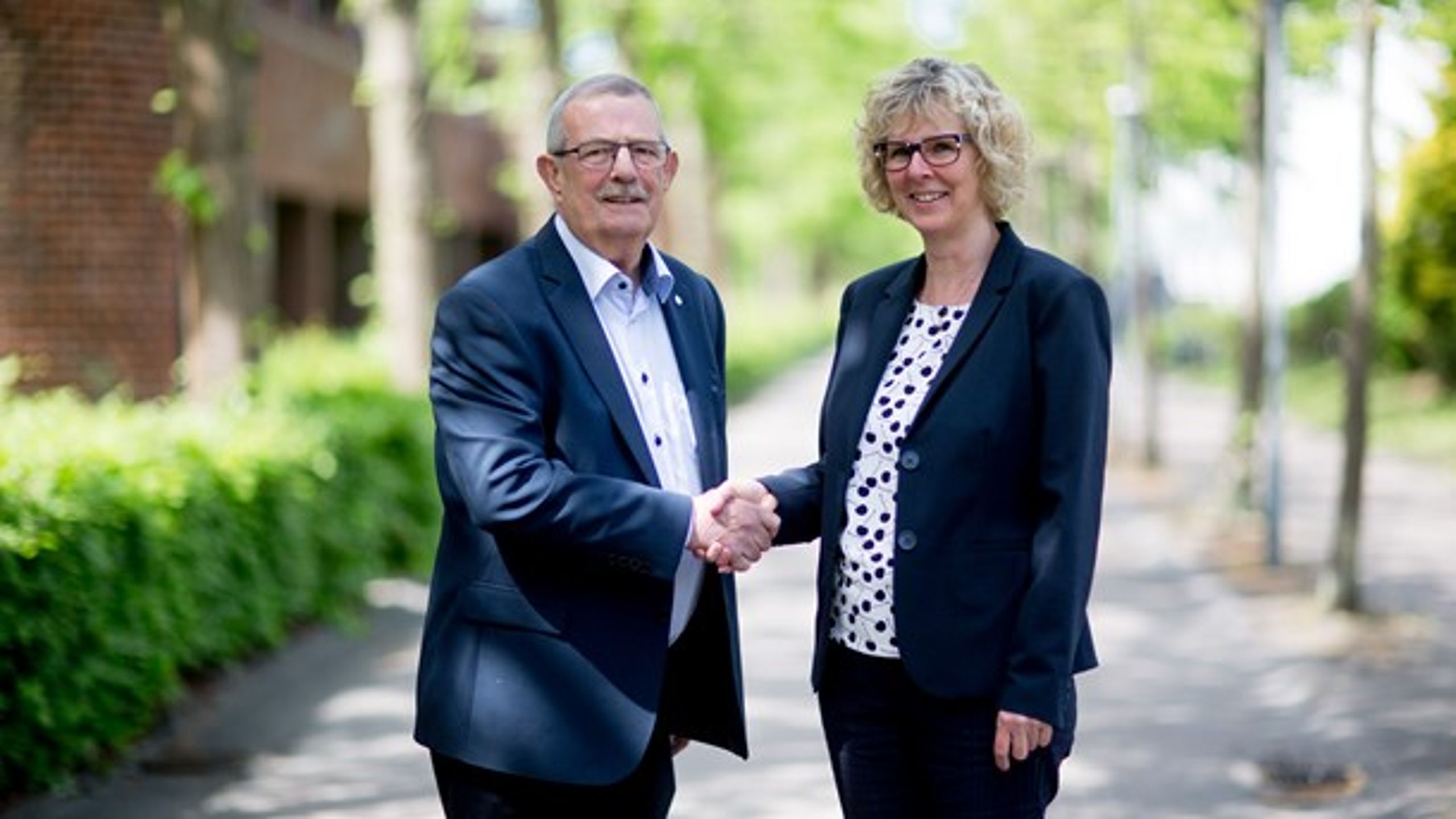 Landsformand Ole Wiil byder den nye direktør, Susan Münster, velkommen&nbsp;i Danske Vandværker.&nbsp;