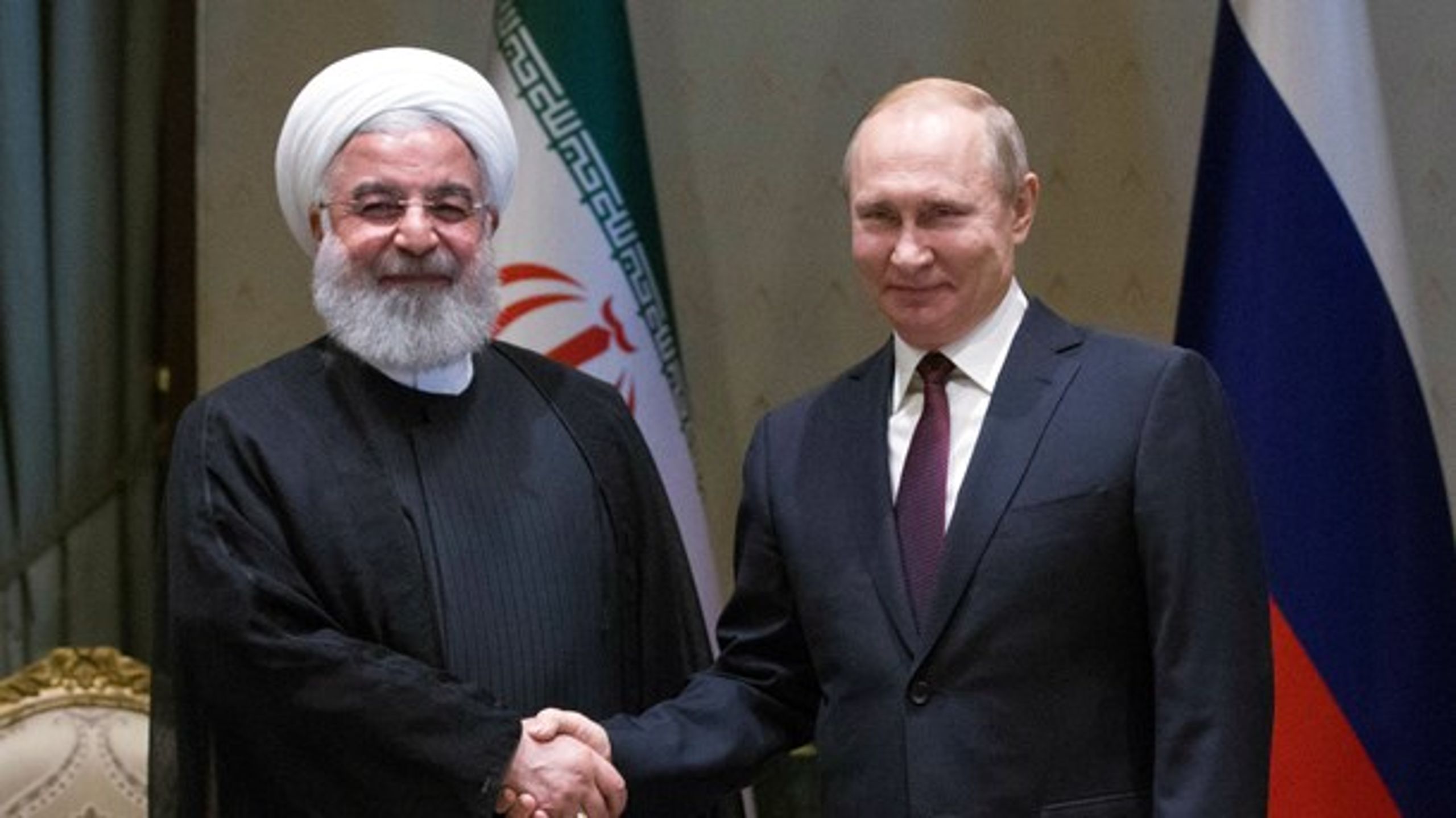 <b>DÅRLIGT SELSKAB</b>: Med venner som Irans præsident, Hassan Rohani (tv.), og Ruslands Vladimir Putin bliver EU sin egen største fjende, skriver Anna Libak.