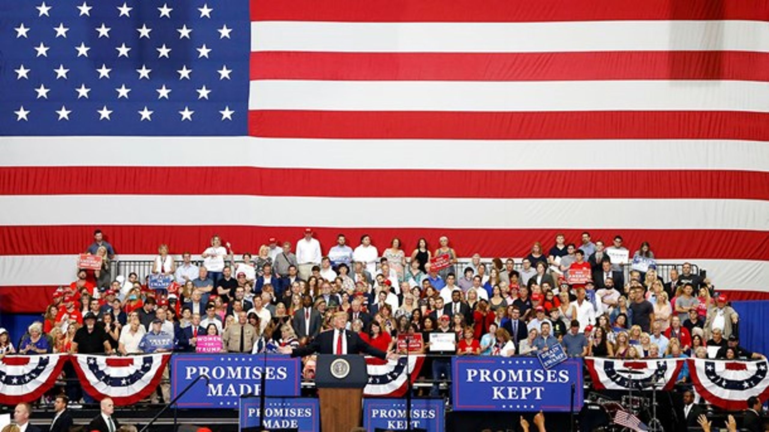 "Trump leverer på sine valgløfter," siger europaparlamentariker Jeppe Kofod (S) om Donald Trumps forventede beslutning om at smække told på europæisk stål og aluminium. En beslutning, som Jeppe Kofod selv er meget imod.