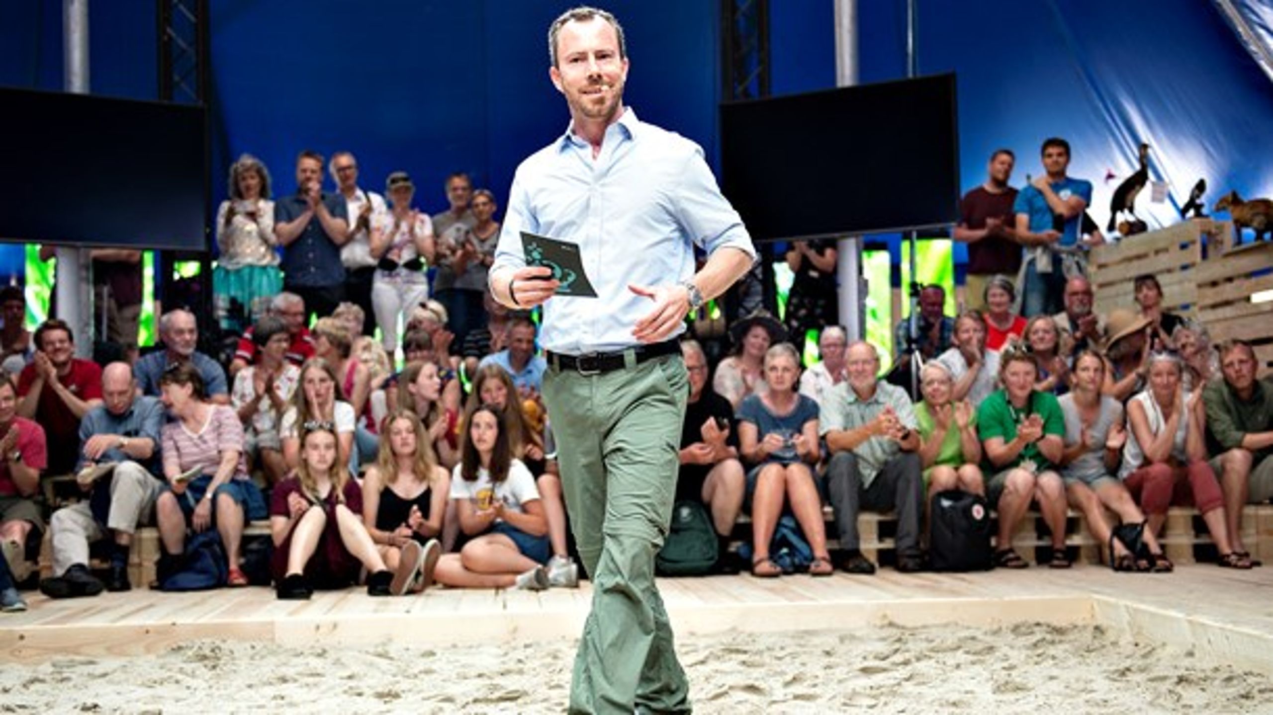 Miljø- og fødevareminister Jakob Ellemann-Jensen (V) ved åbningen af Naturmødet i Hirtshals. Ministeren bør ringe til sin kollega i undervisningsministeriet, så vi kan få bæredygtighed integreret i skoleskemaet, skriver prodekan Andreas de Neergaard.