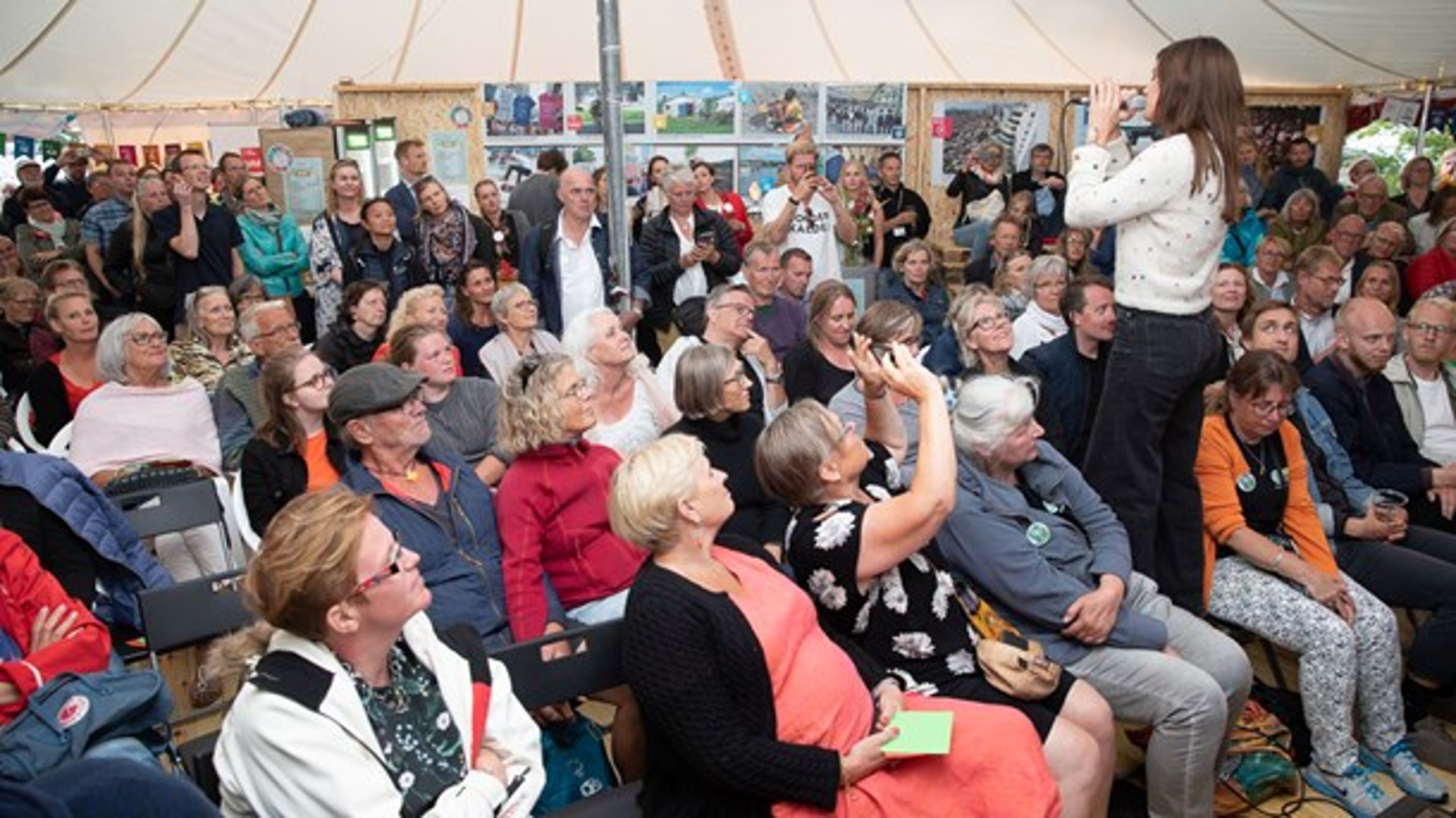 Der var ikke et øje tørt, da Pernille Rosendahl sang for i Verdensmålenes Telt.