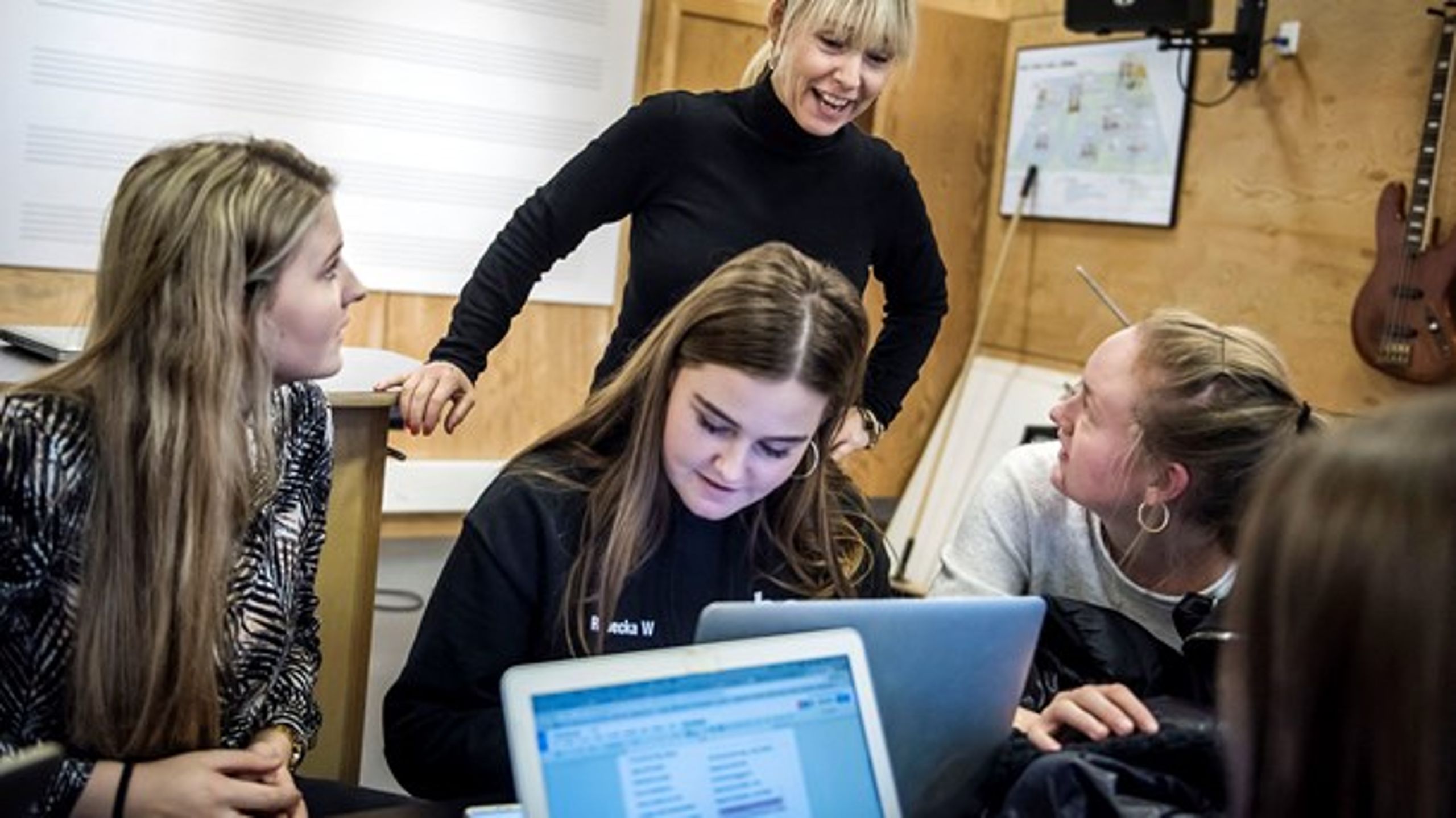 Undervisningsministeren vil få flere til at vælge fremmedsprog ved at&nbsp;afskaffe gymnasiets mest populære studieretning med samfundsfag og engelsk på a-niveau, men det er ikke en god&nbsp;løsning.<br>