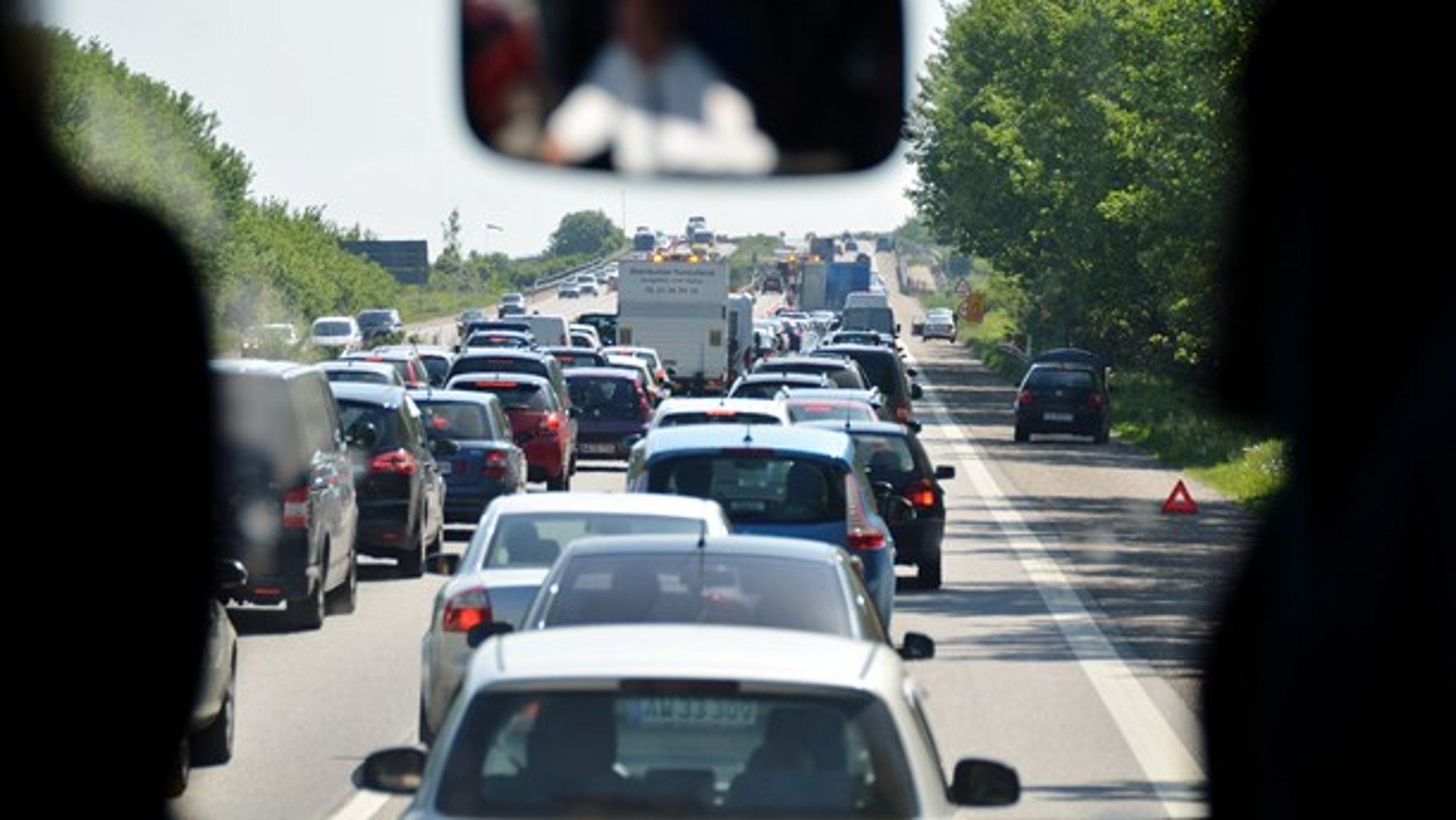 Der er mange alternativer til at lægge flere afgifter oven i de allerede høje bilafgifter, skriver&nbsp;Thomas Møller Thomsen, administrerende direktør i FDM.