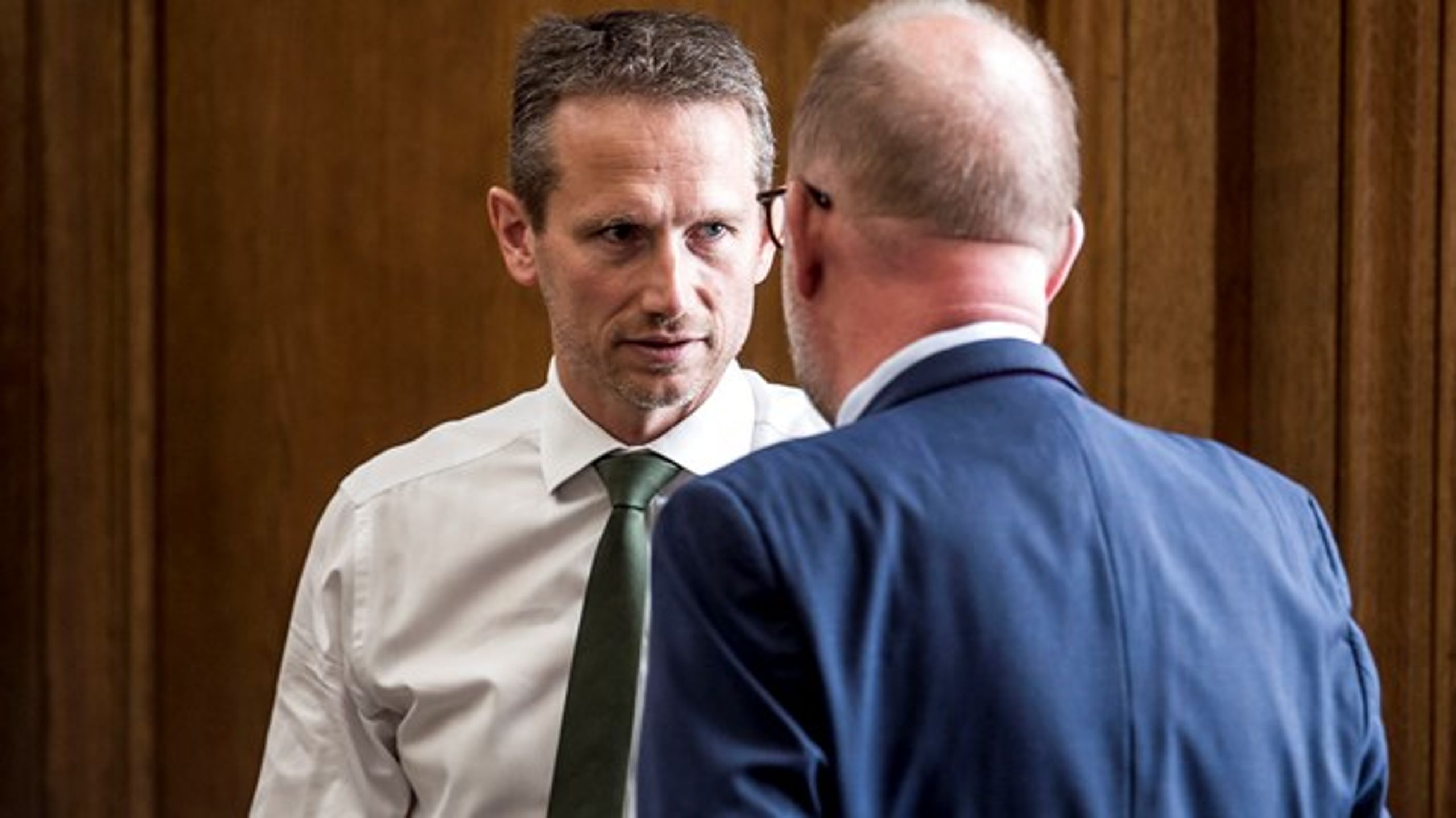 Hvis energiaftalen og medieaftalen skal lande før sommerferien, er det ved at være oppe over. Finansminister Kristian Jensen (V) og energiminister Lars Christian Lilleholt (V) forhandler videre med Folketingets partier om en energiaftale i dag, og Mette Bock (LA) får DF på&nbsp;besøg i sit kulturministerium.