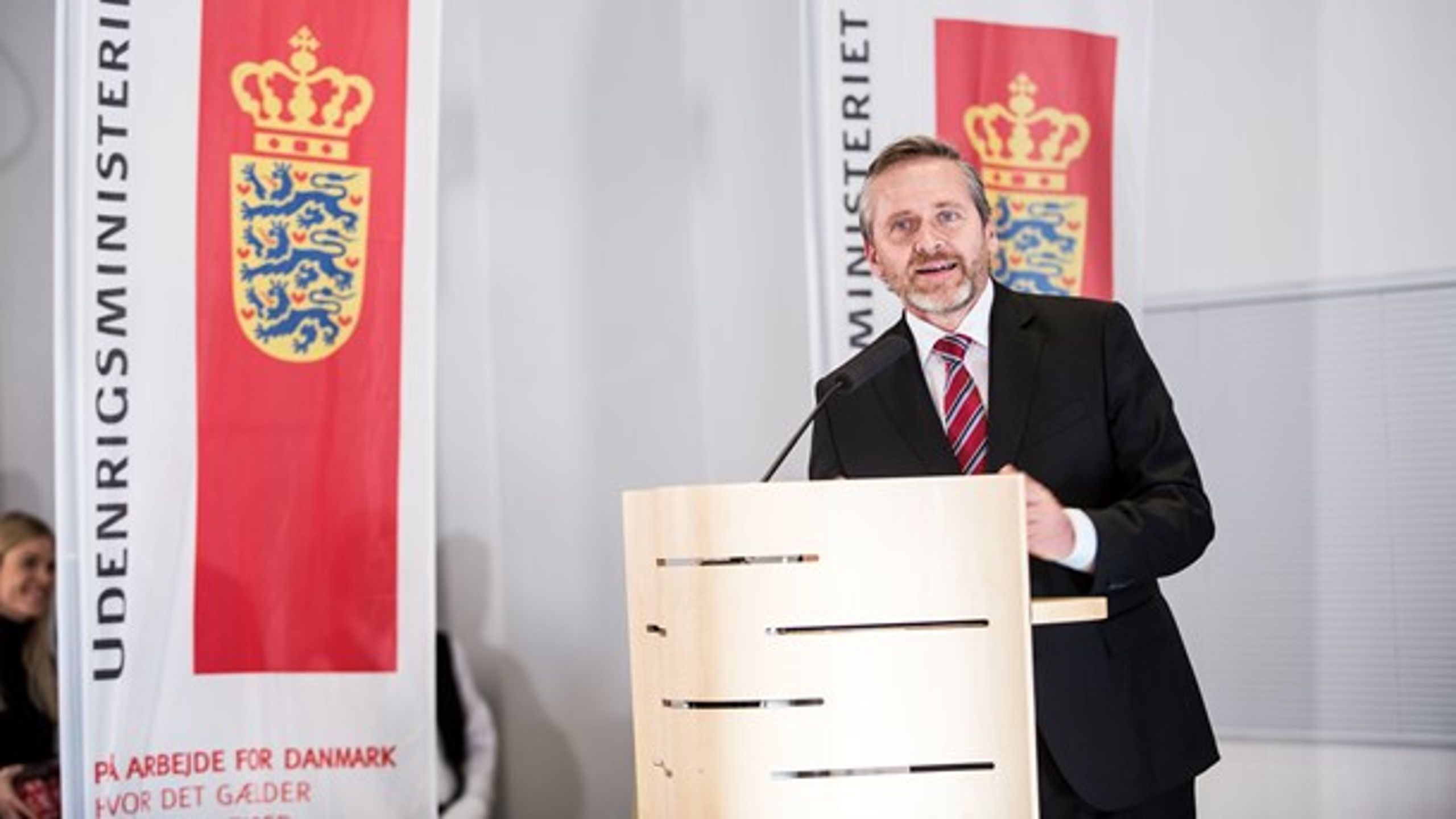 Statsrevisorer kritiserer&nbsp;Udenrigsministeriet for at have&nbsp;taget 47 millioner fra udviklingsbistanden og brugt dem på løn til medarbejdere.